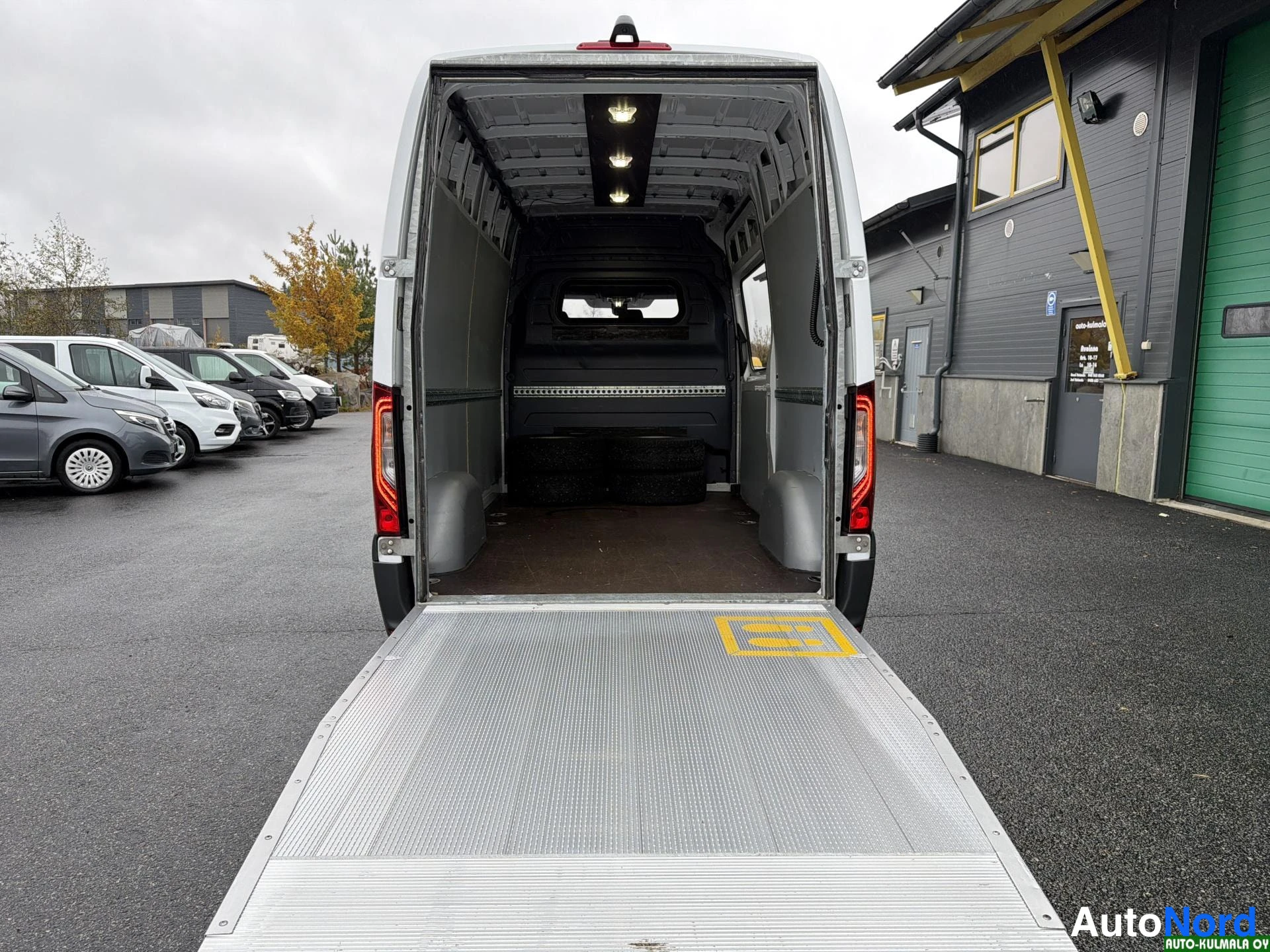 Valkoinen Mercedes-Benz Sprinter 314 CDI 2020, takaa, kuva 17
