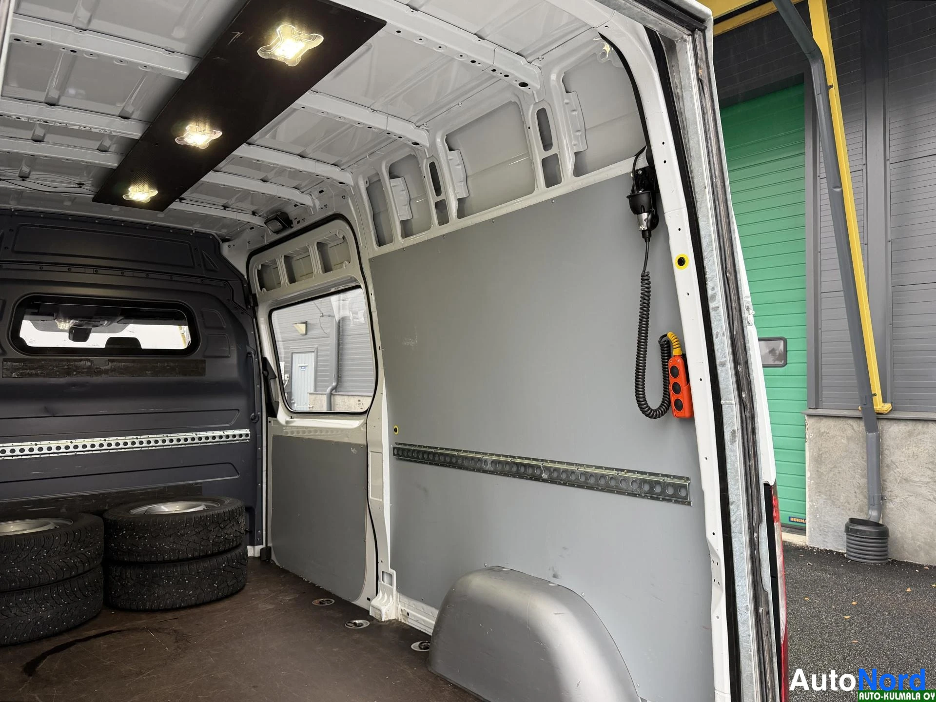 Valkoinen Mercedes-Benz Sprinter 314 CDI 2020, tavaratila, kuva 26