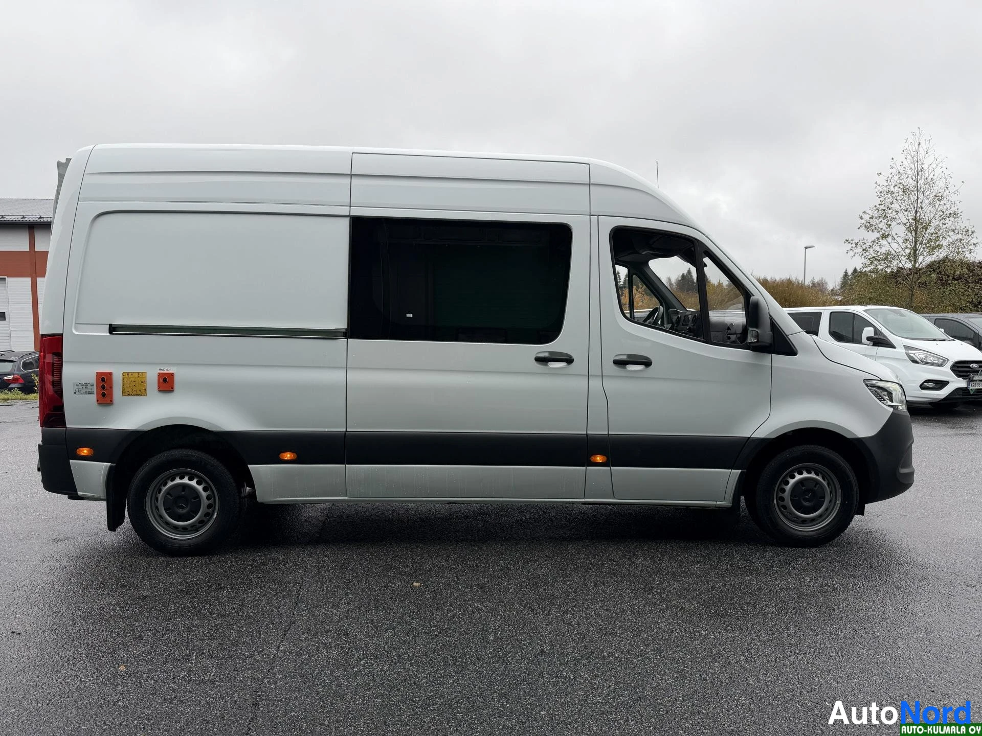 Valkoinen Mercedes-Benz Sprinter 314 CDI 2020, etuviisto, keula oikealle, kuva 3