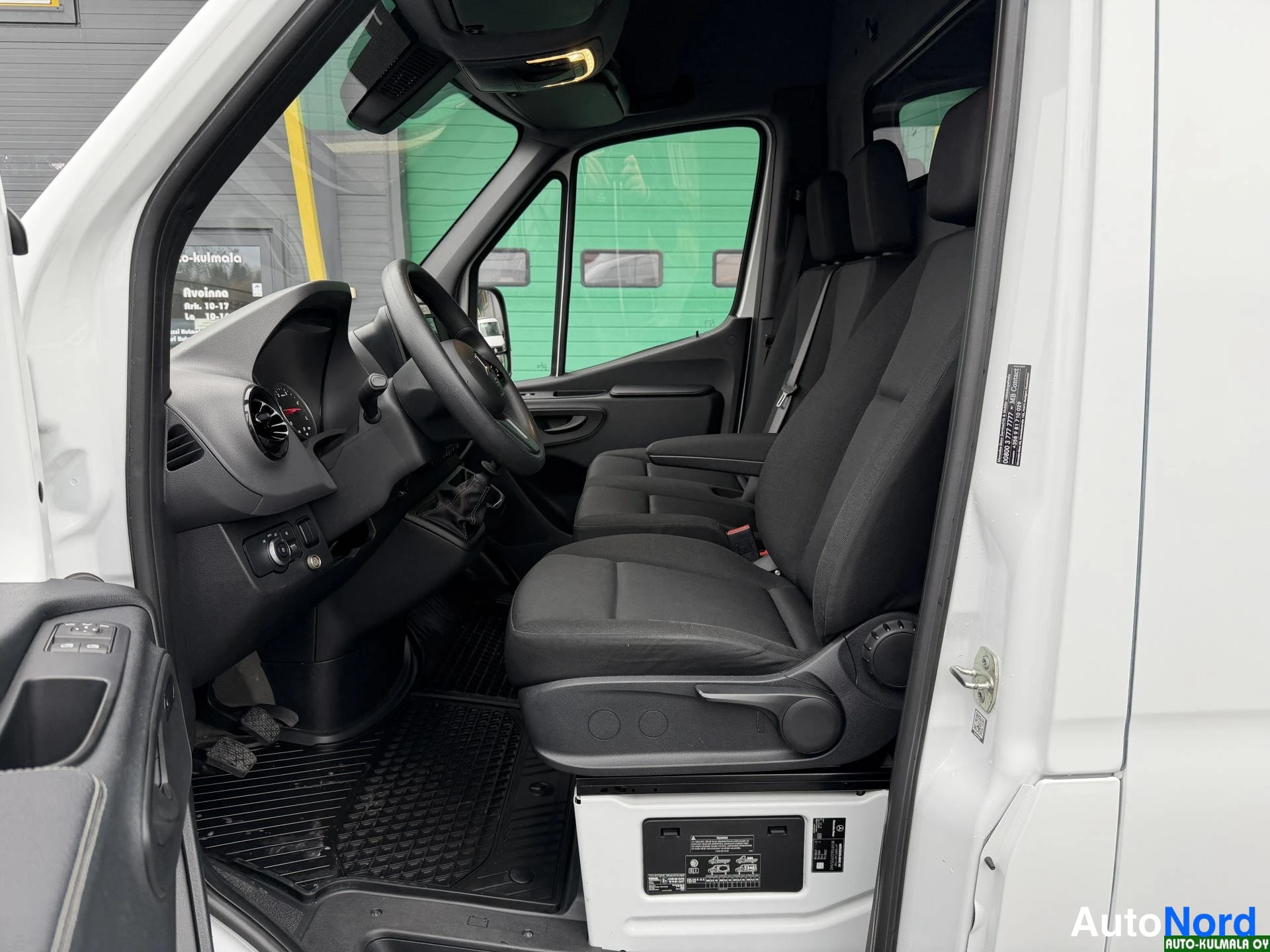 Valkoinen Mercedes-Benz Sprinter 314 CDI 2020, ohjaamo, kuva 18