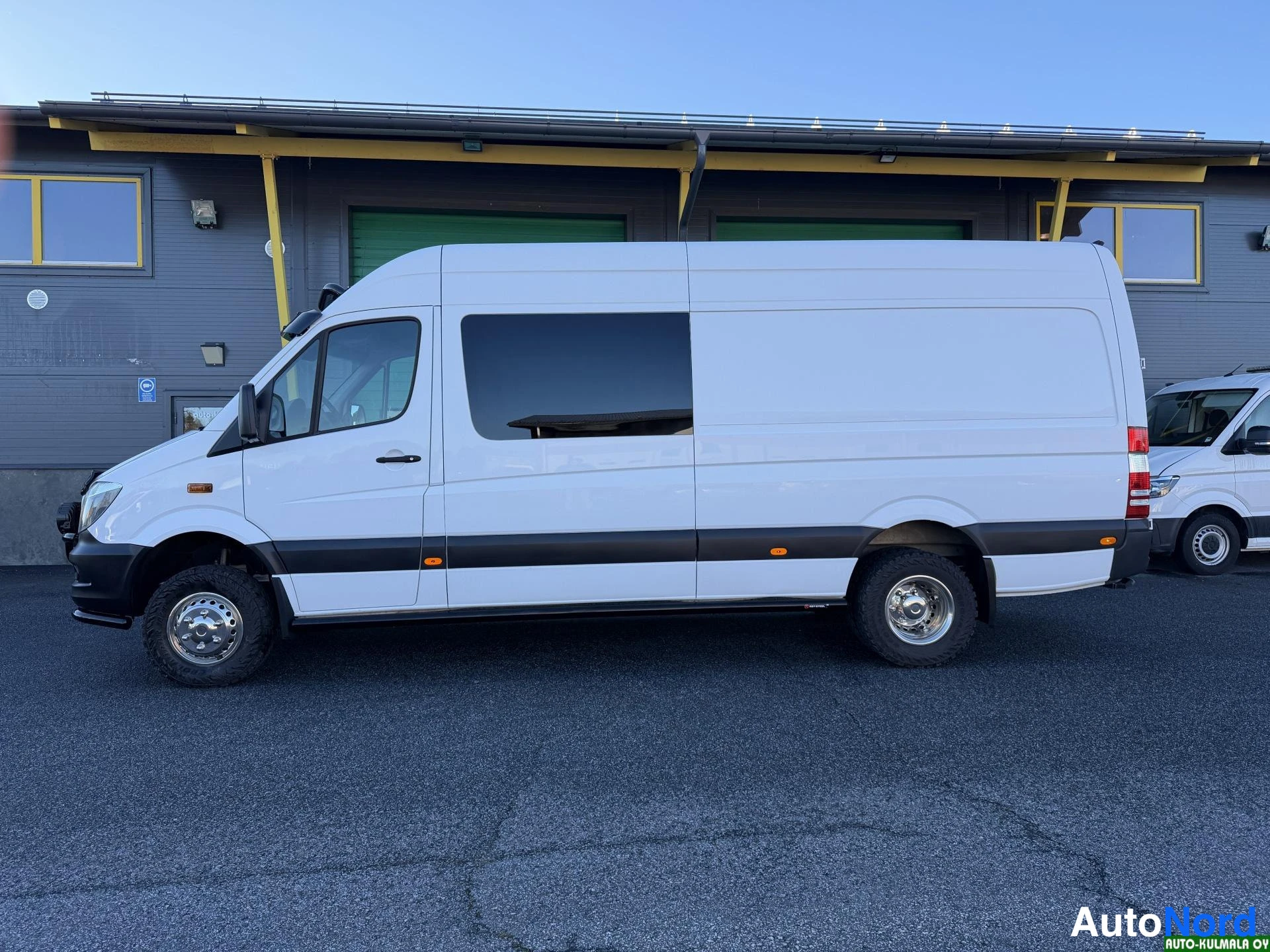 Valkoinen Mercedes-Benz Sprinter 516 CDI 2018, sivulta, kuva 7