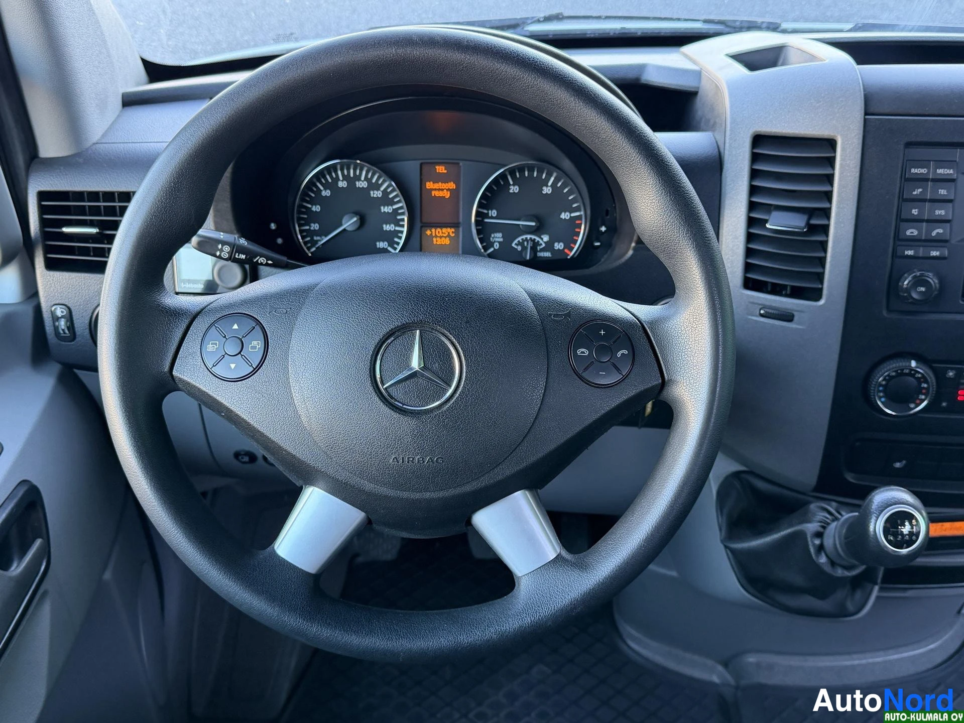 Valkoinen Mercedes-Benz Sprinter 516 CDI 2018, yksityiskohta, kuva 25