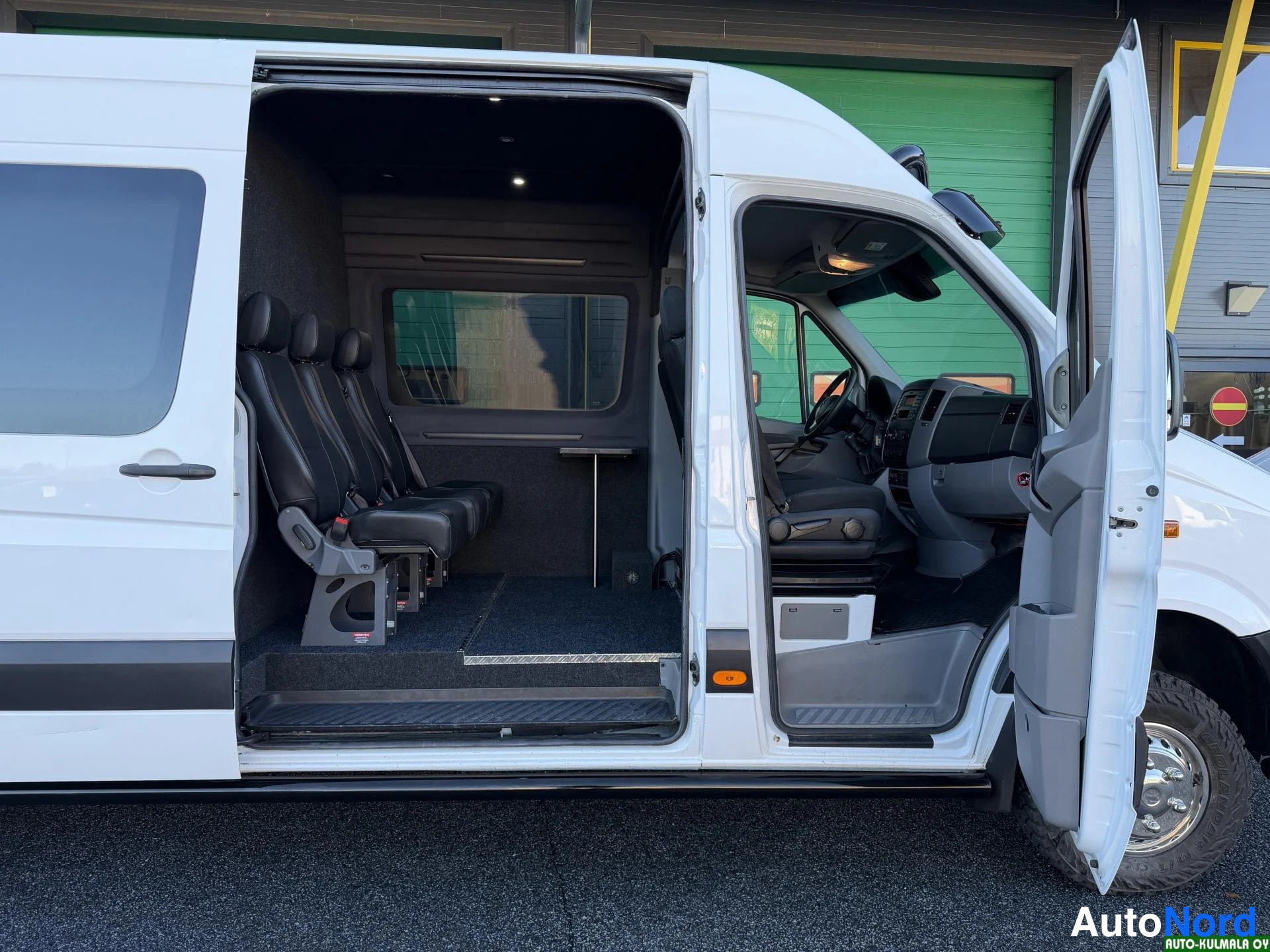 Valkoinen Mercedes-Benz Sprinter 516 CDI 2018, sivulta, kuva 9