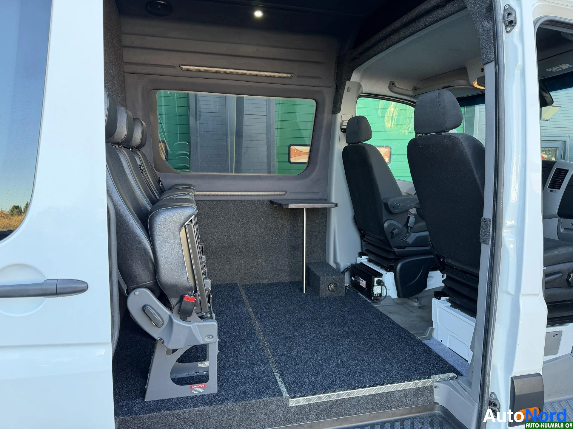 Valkoinen Mercedes-Benz Sprinter 516 CDI 2018, ohjaamo, kuva 16