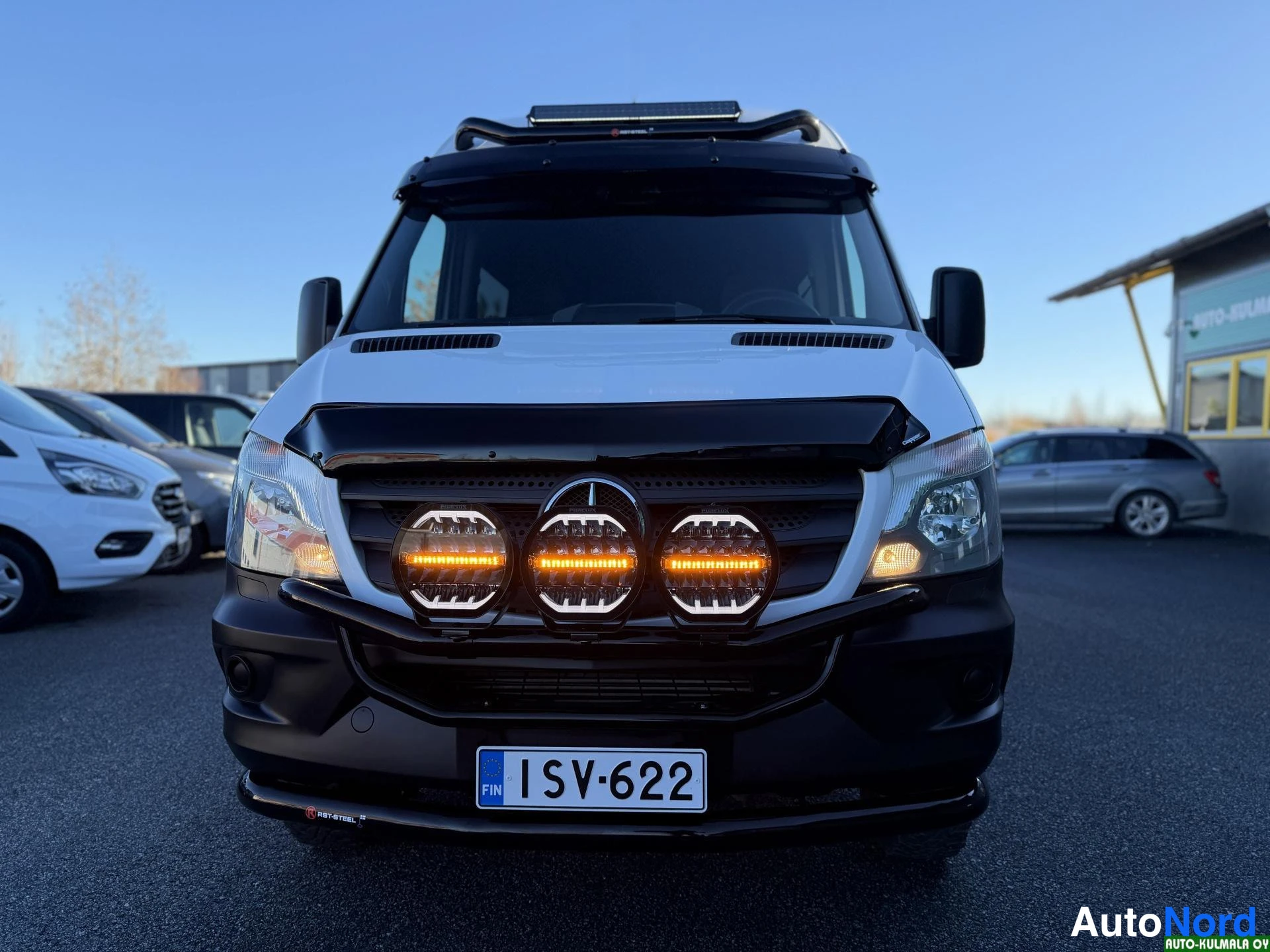 Valkoinen Mercedes-Benz Sprinter 516 CDI 2018, edestä, kuva 4