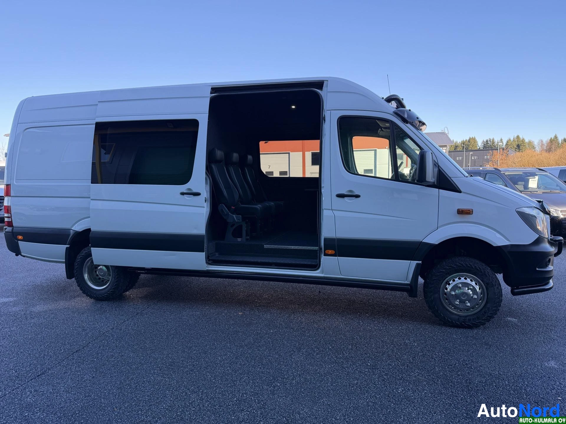 Valkoinen Mercedes-Benz Sprinter 516 CDI 2018, sivulta, kuva 8