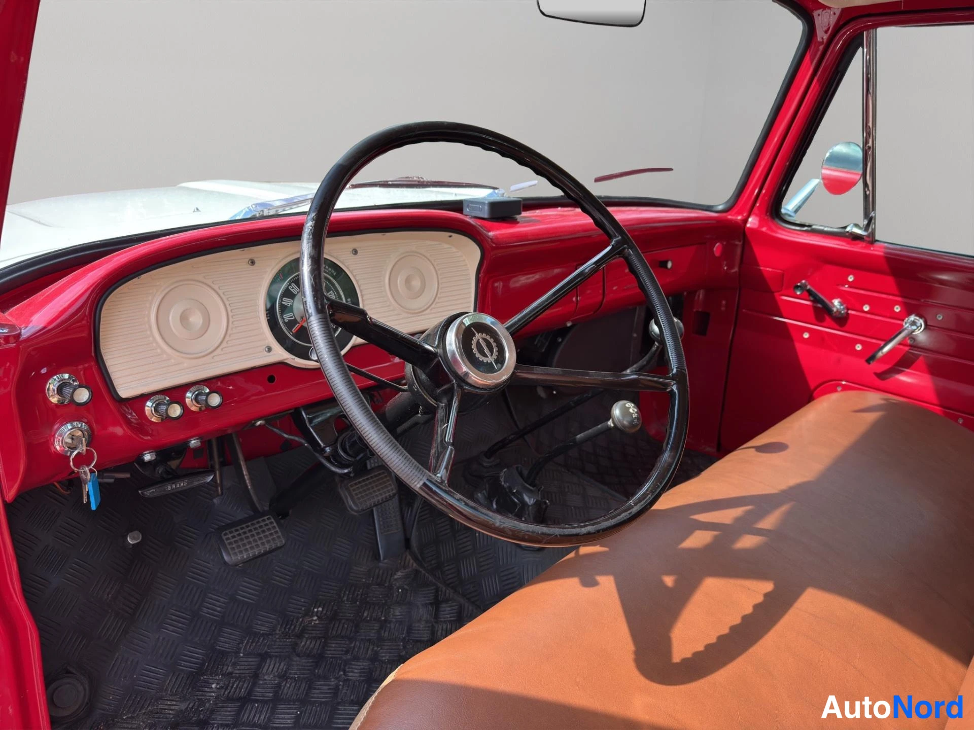 Punainen Ford V8 1963, ohjaamo, kuva 12