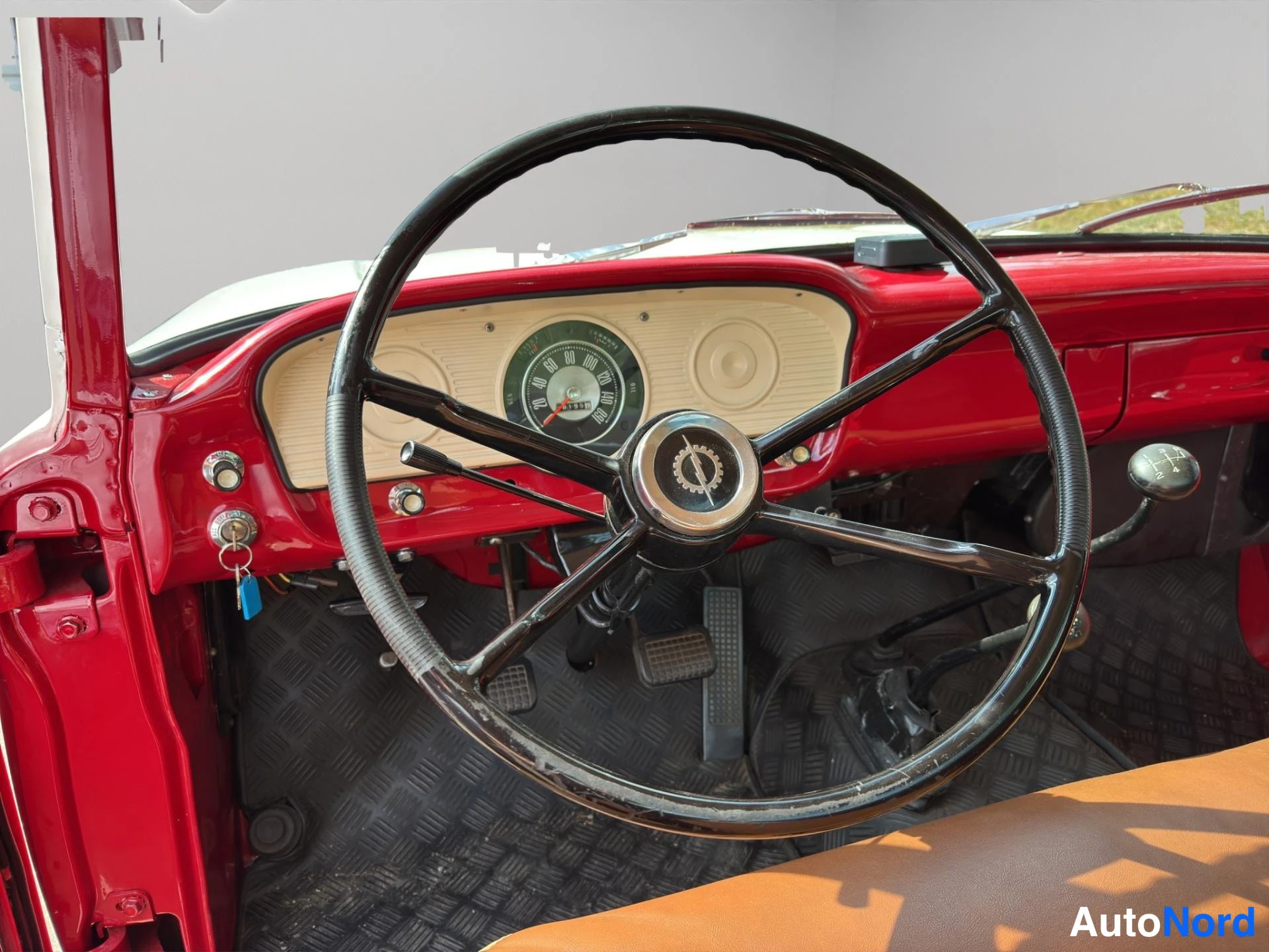 Punainen Ford V8 1963, ohjaamo, kuva 8