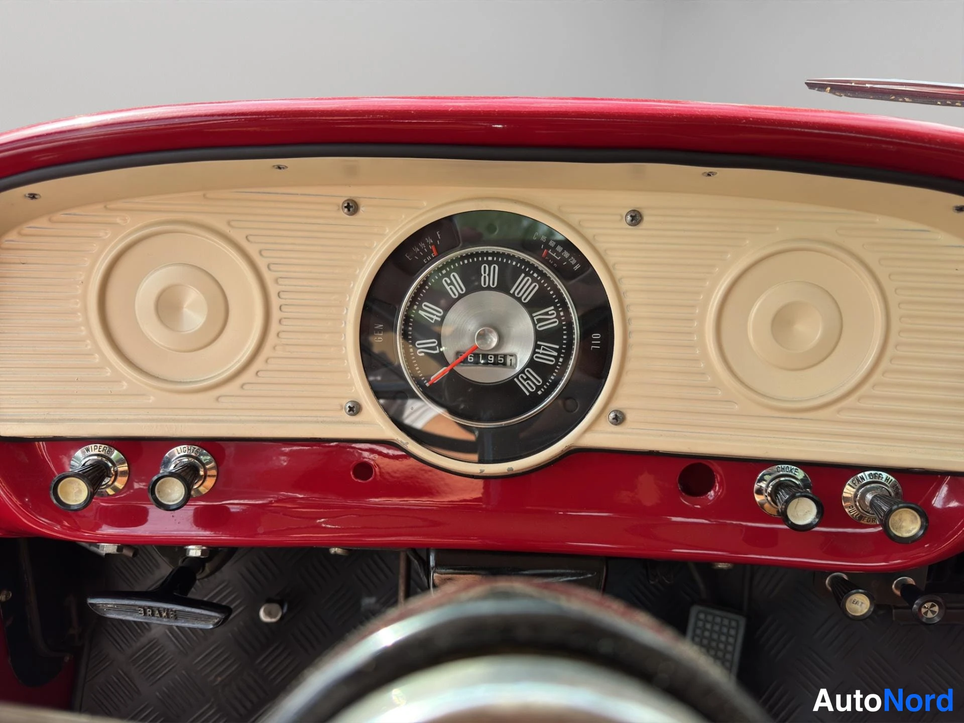 Punainen Ford V8 1963, yksityiskohta, kuva 13