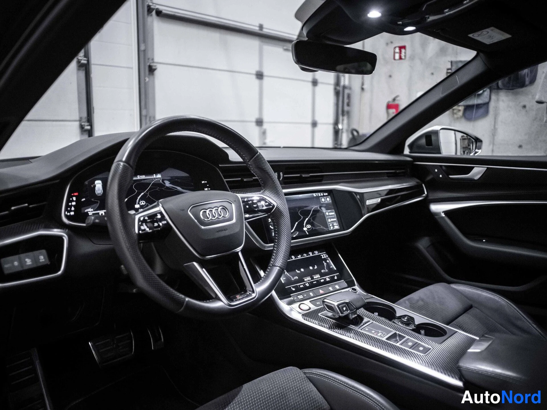 Musta Audi S6 2020, ohjaamo, kuva 14