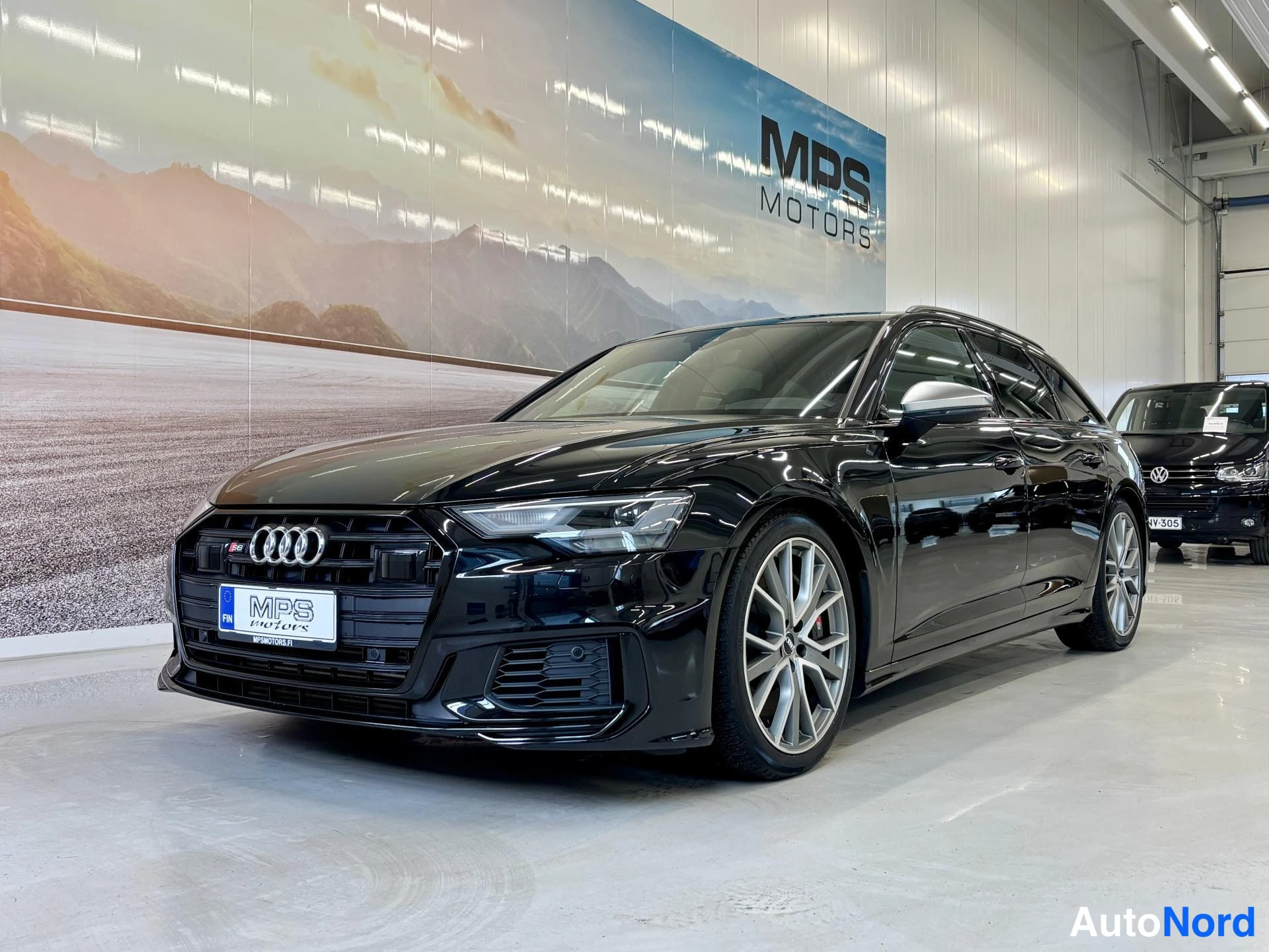 Musta Audi S6 2020, etuviisto, keula vasemmalle, kuva 3