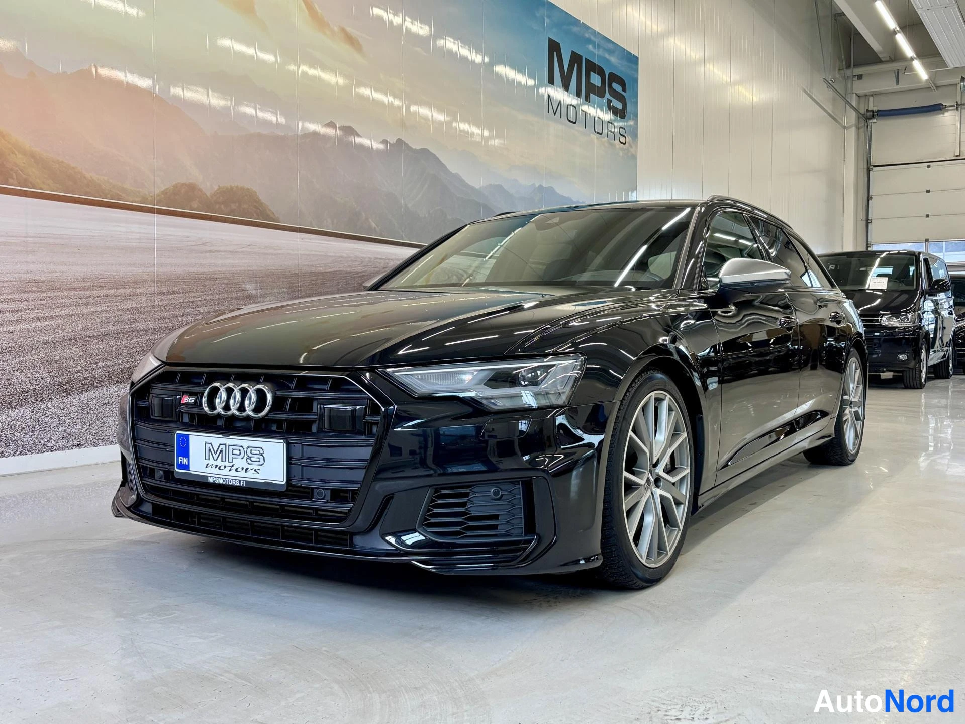 Musta Audi S6 2020, etuviisto, keula vasemmalle, kuva 4