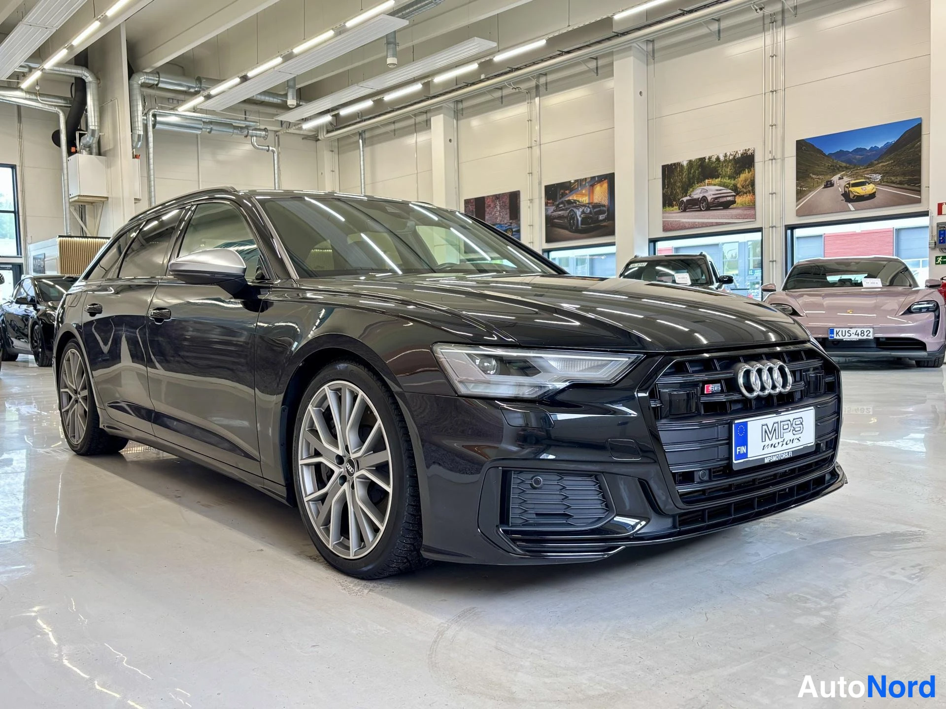 Musta Audi S6 2020, etuviisto, keula oikealle, kuva 6