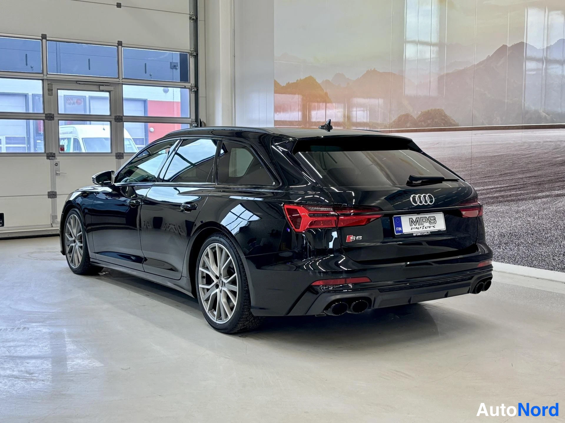Musta Audi S6 2020, takaviisto, kuva 10