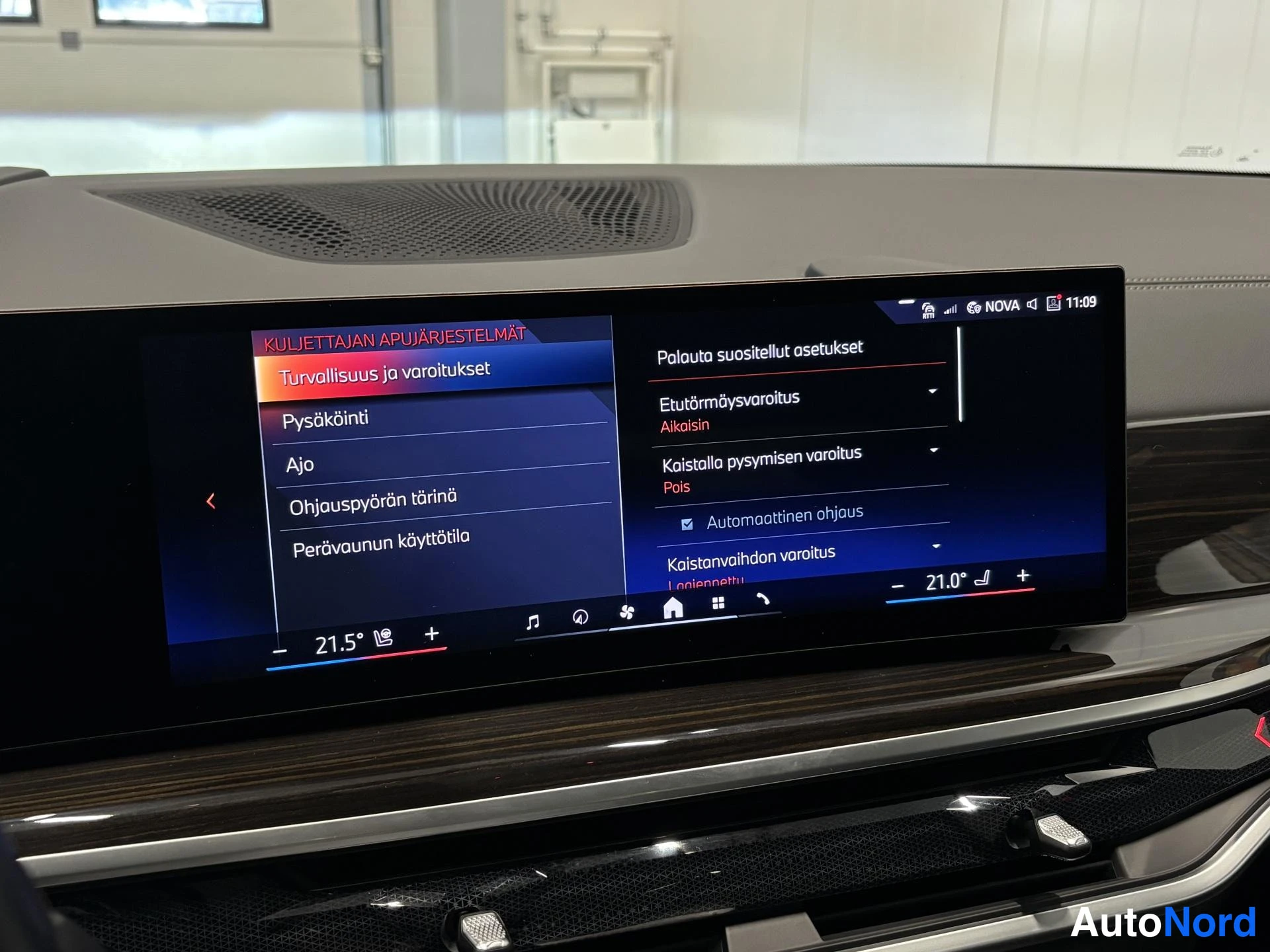 Hopea BMW X5 2024, ohjaamo, kuva 14