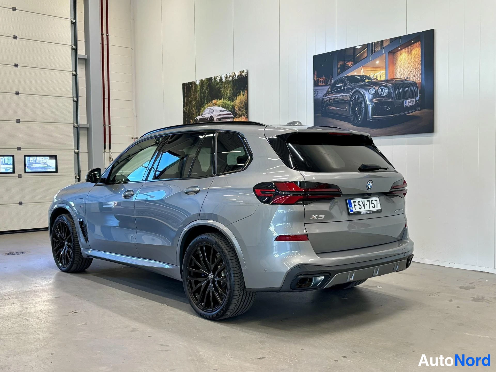 Hopea BMW X5 2024, takaviisto, kuva 9