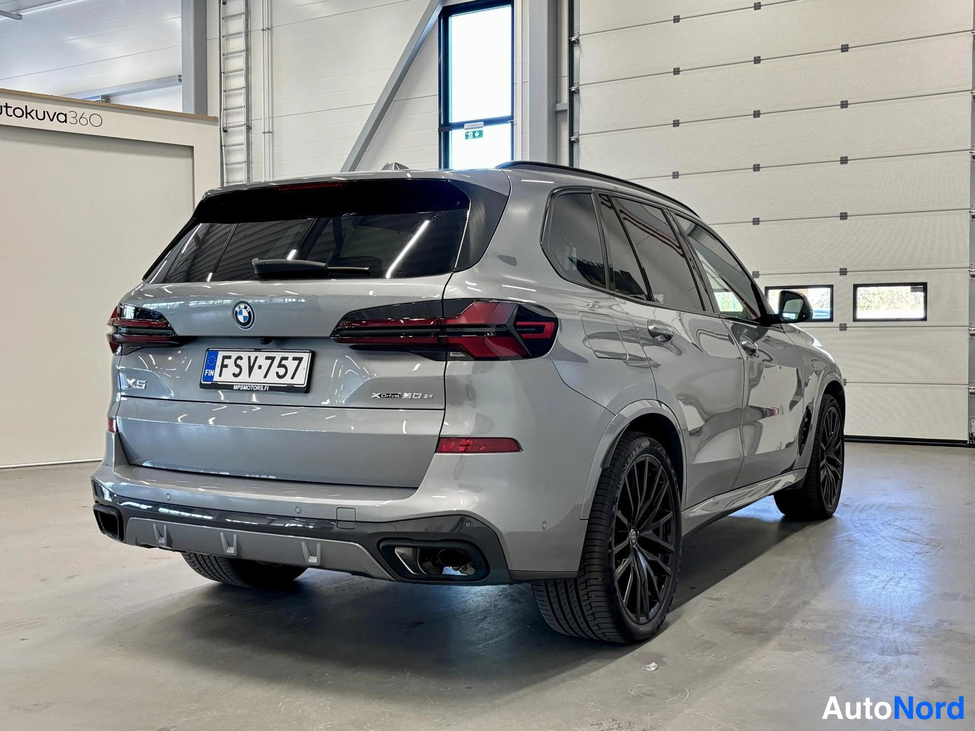 Hopea BMW X5 2024, takaviisto, kuva 8