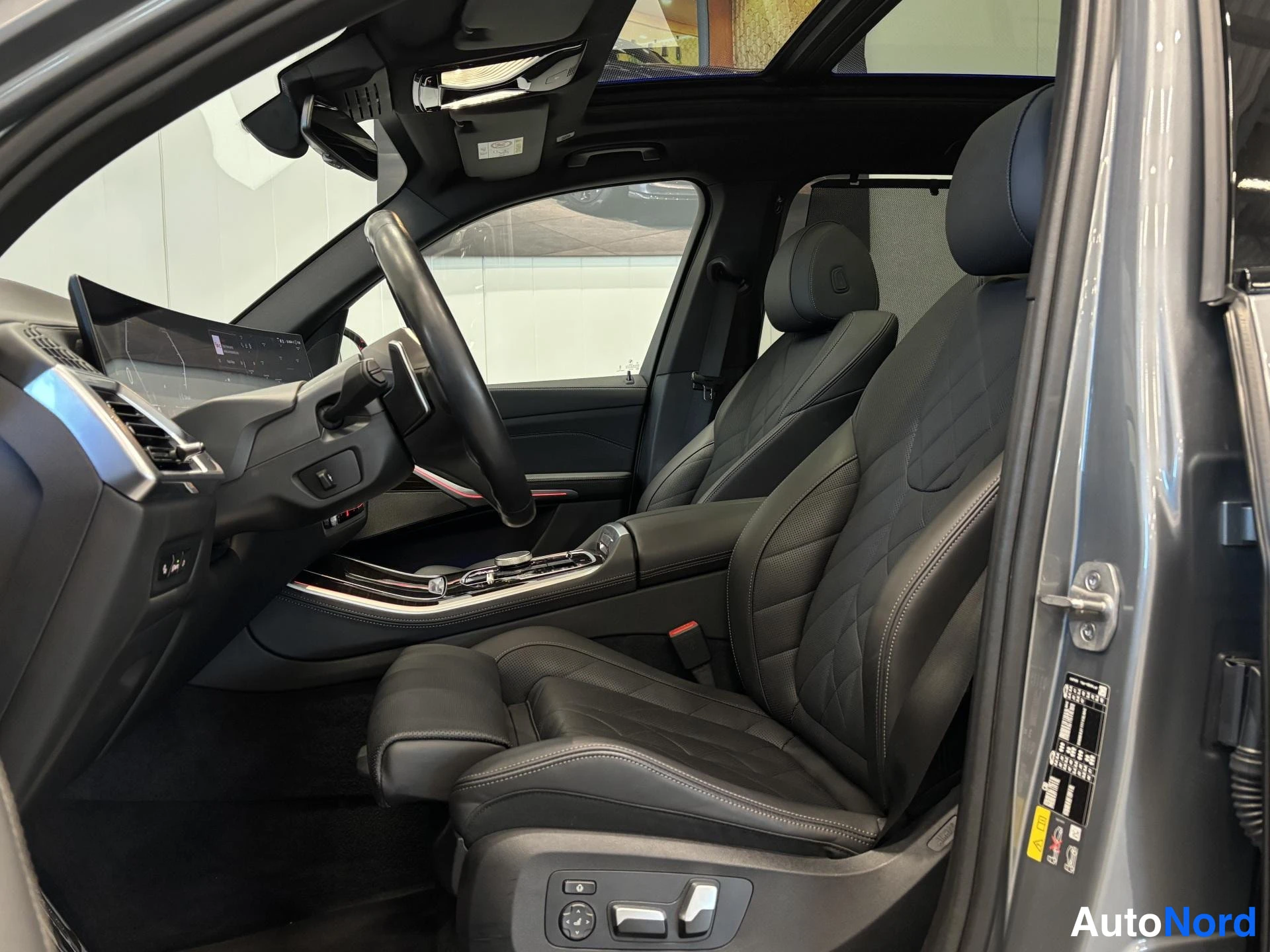 Hopea BMW X5 2024, etuistuimet, kuva 16