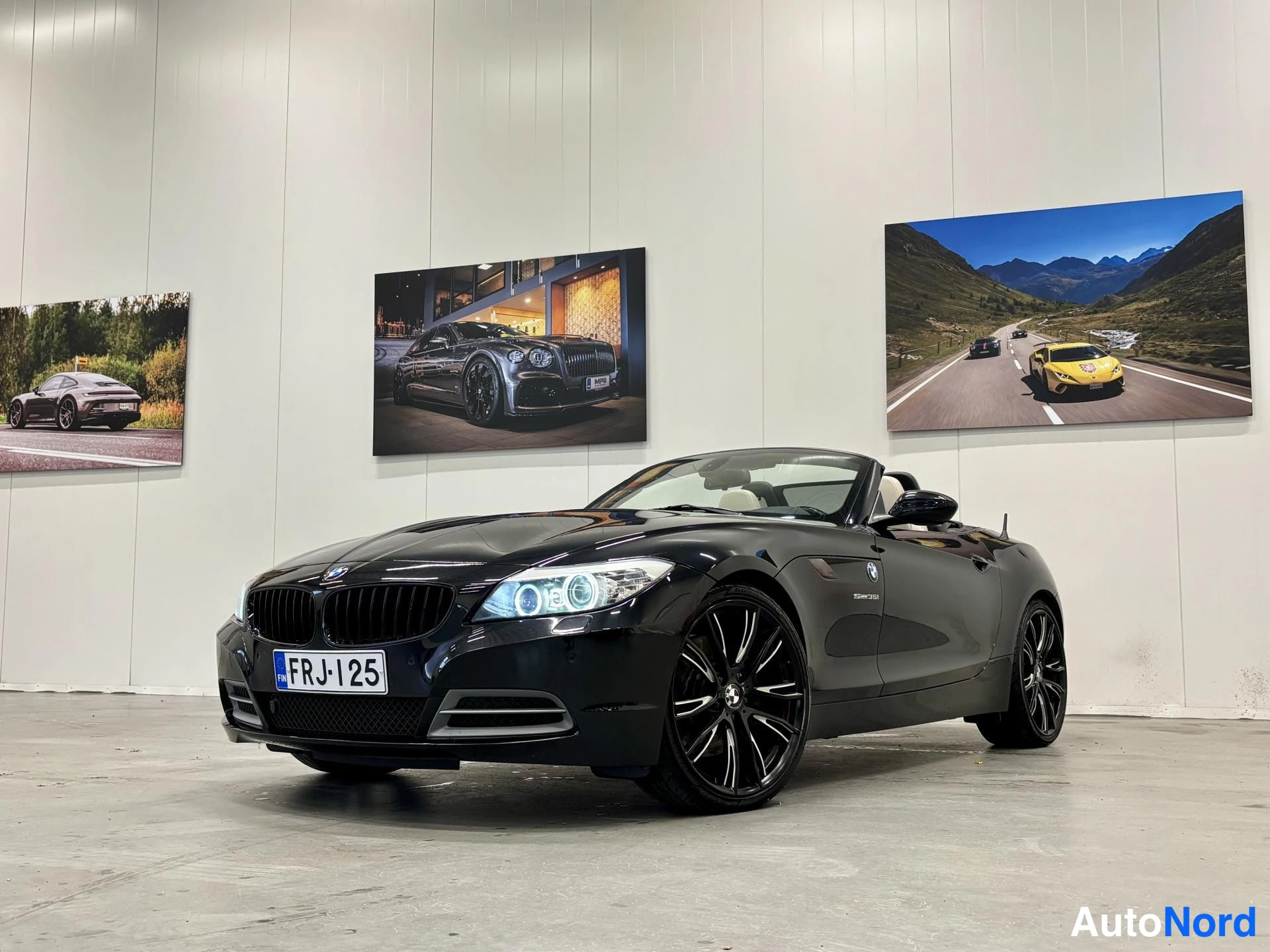 Musta BMW Z4 35i 2010, etuviisto, keula vasemmalle, kuva 2