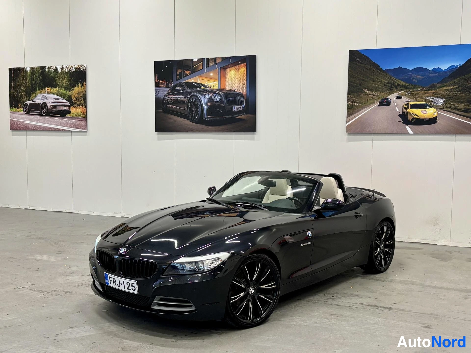 Musta BMW Z4 35i 2010, etuviisto, keula vasemmalle, kuva 3