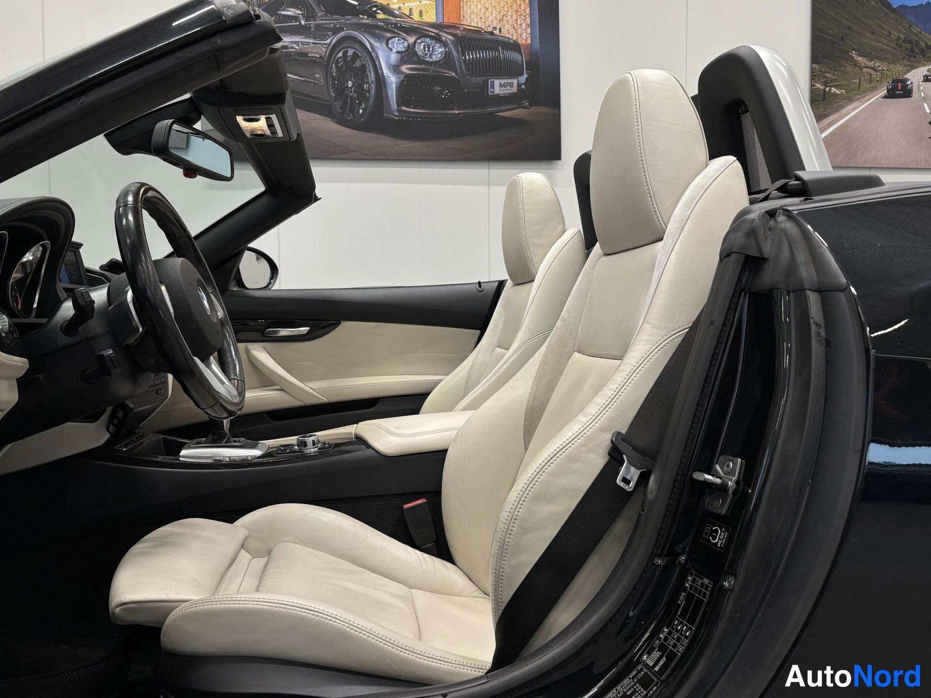 Musta BMW Z4 35i 2010, etuistuimet, kuva 16