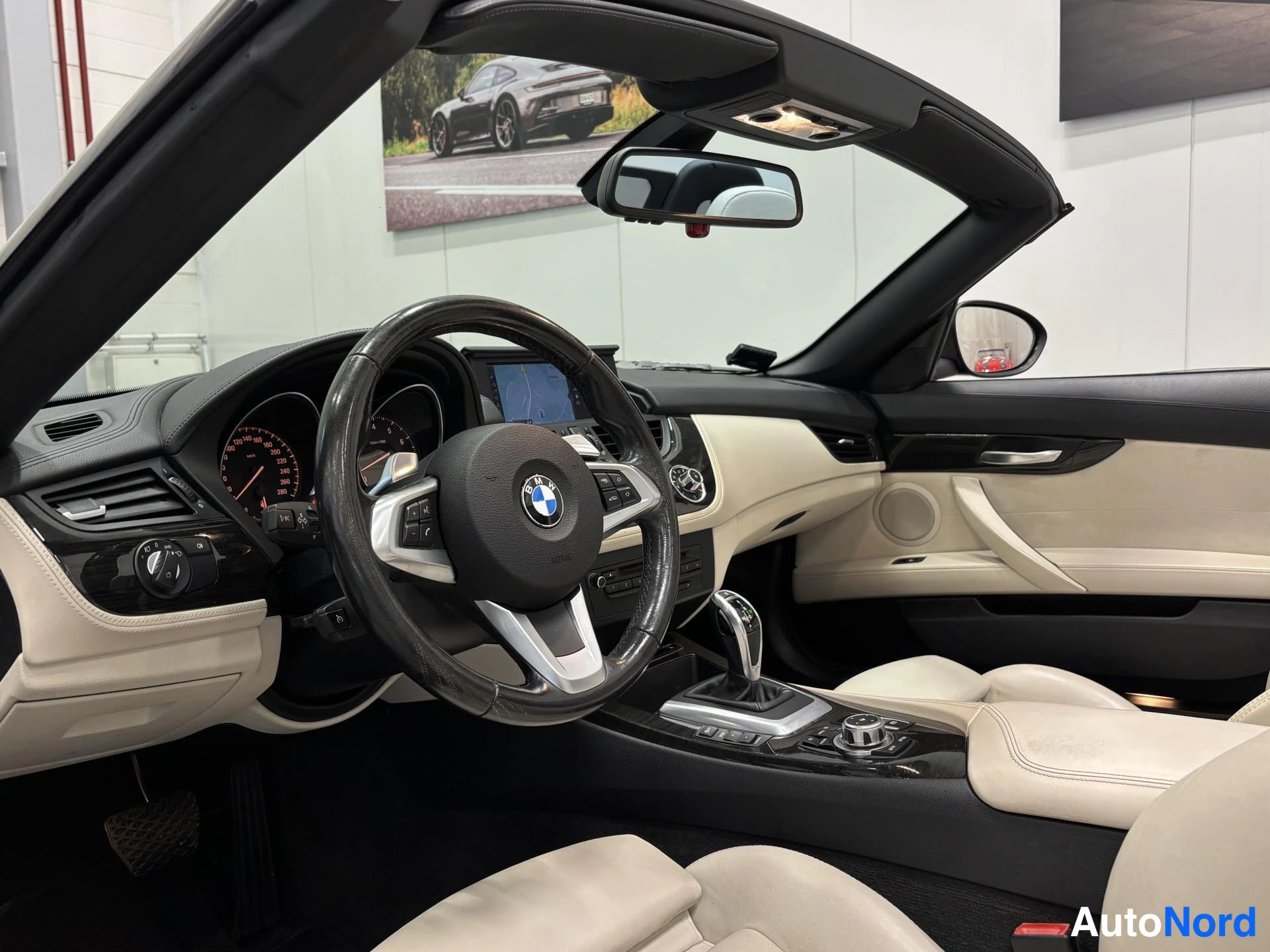 Musta BMW Z4 35i 2010, ohjaamo, kuva 13