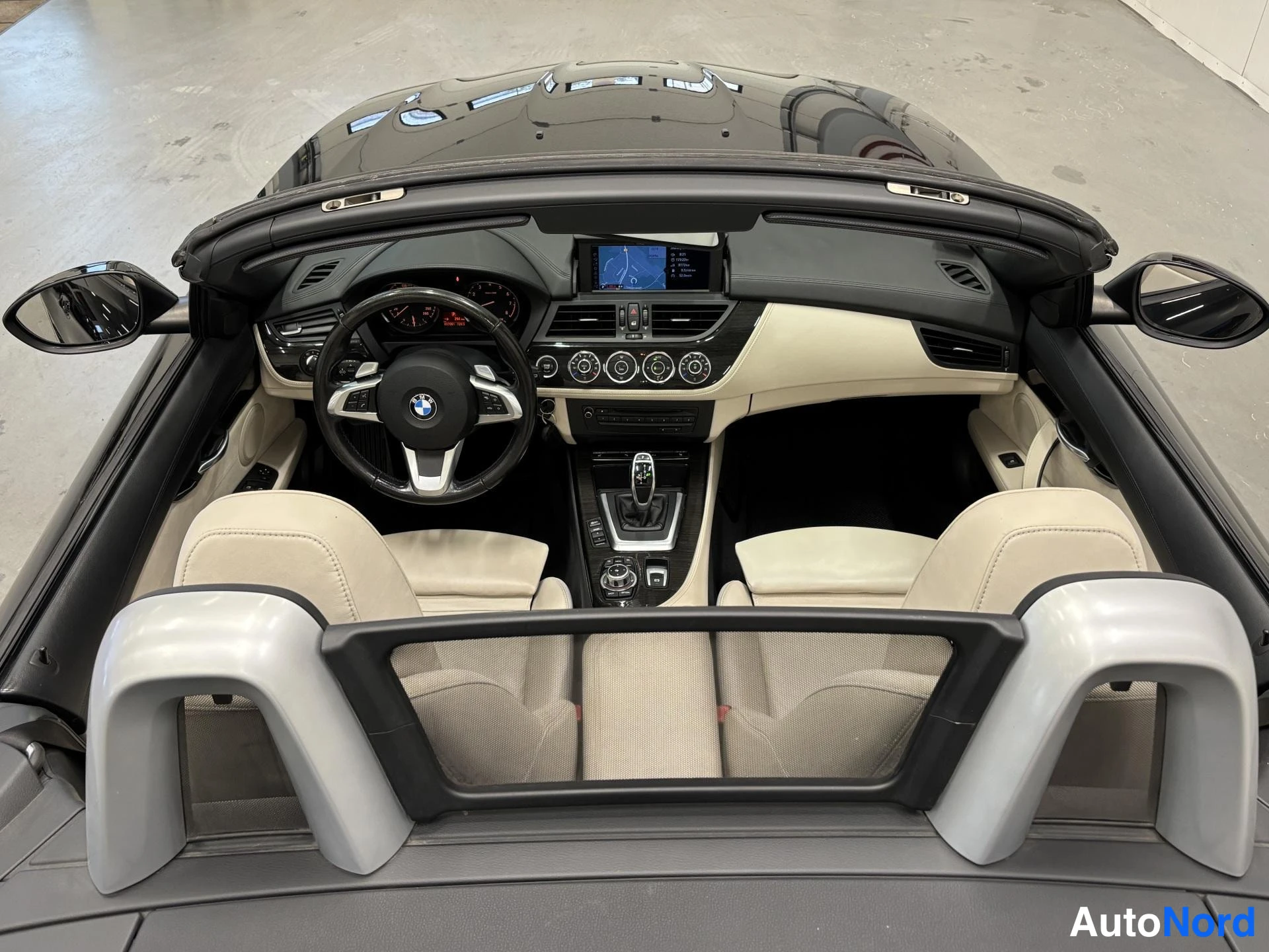 Musta BMW Z4 35i 2010, ohjaamo, kuva 14