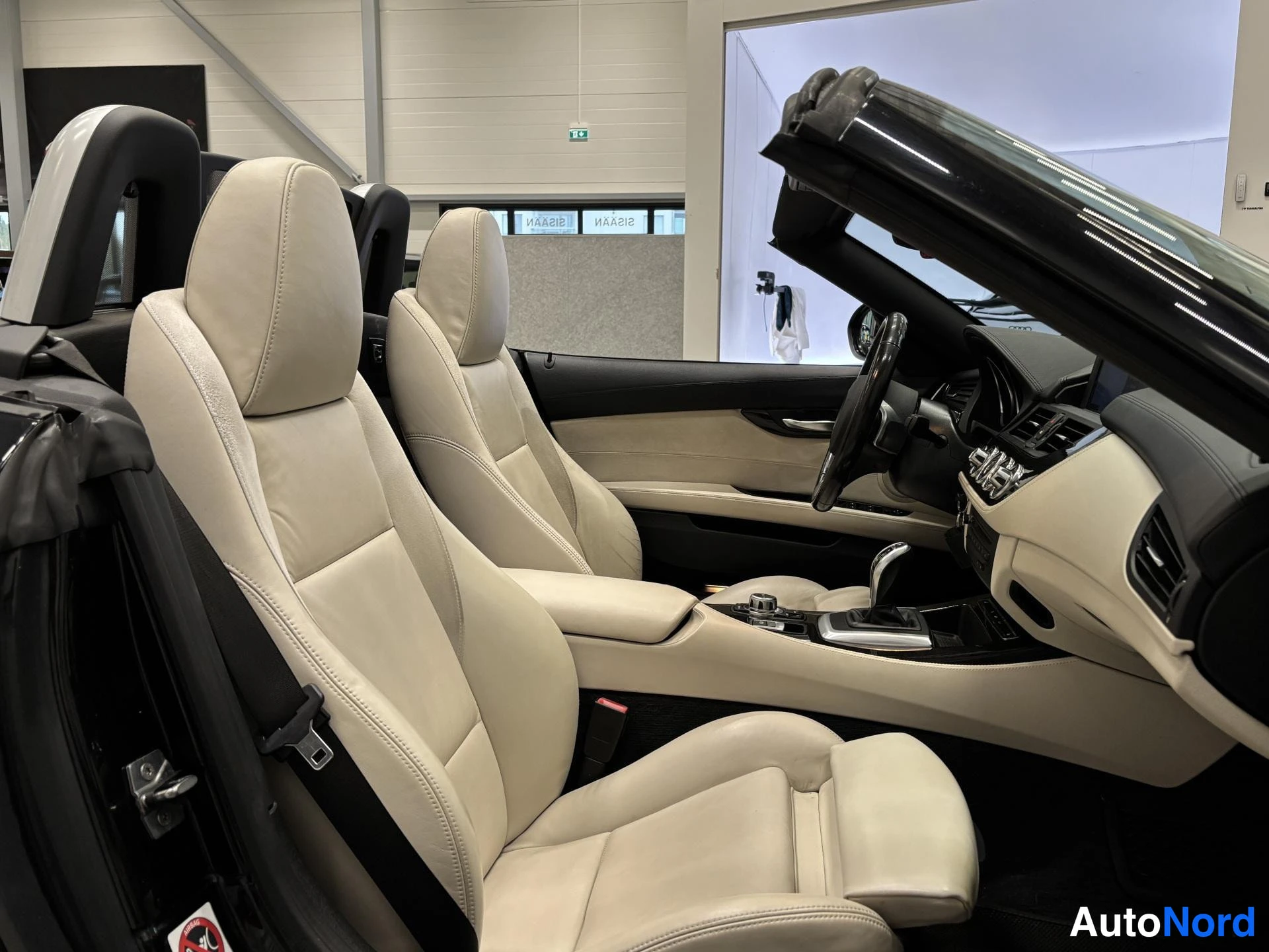 Musta BMW Z4 35i 2010, etuistuimet, kuva 17