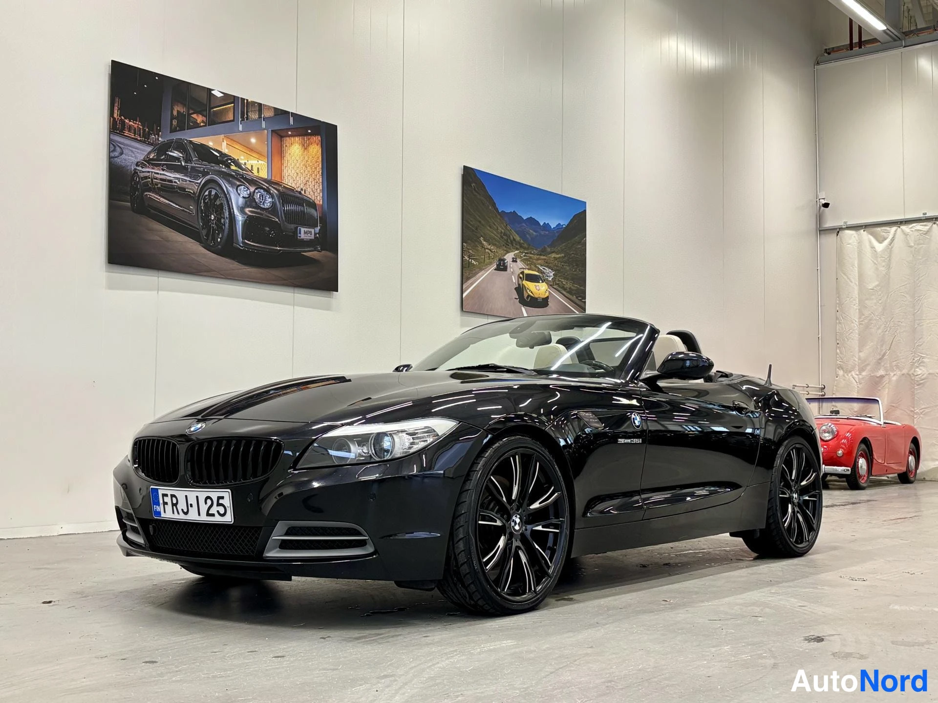 Musta BMW Z4 35i 2010, etuviisto, keula vasemmalle, kuva 4