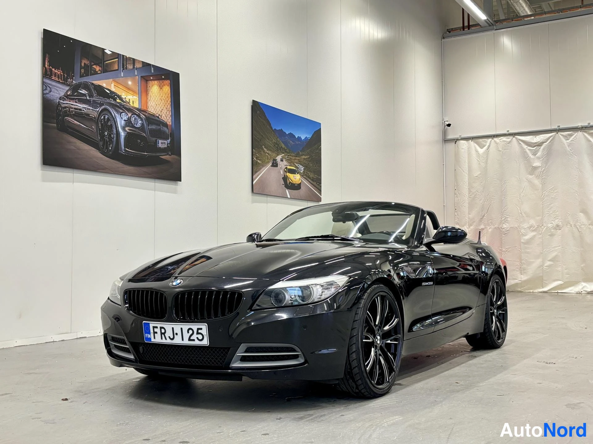 Musta BMW Z4 35i 2010, etuviisto, keula vasemmalle, kuva 5