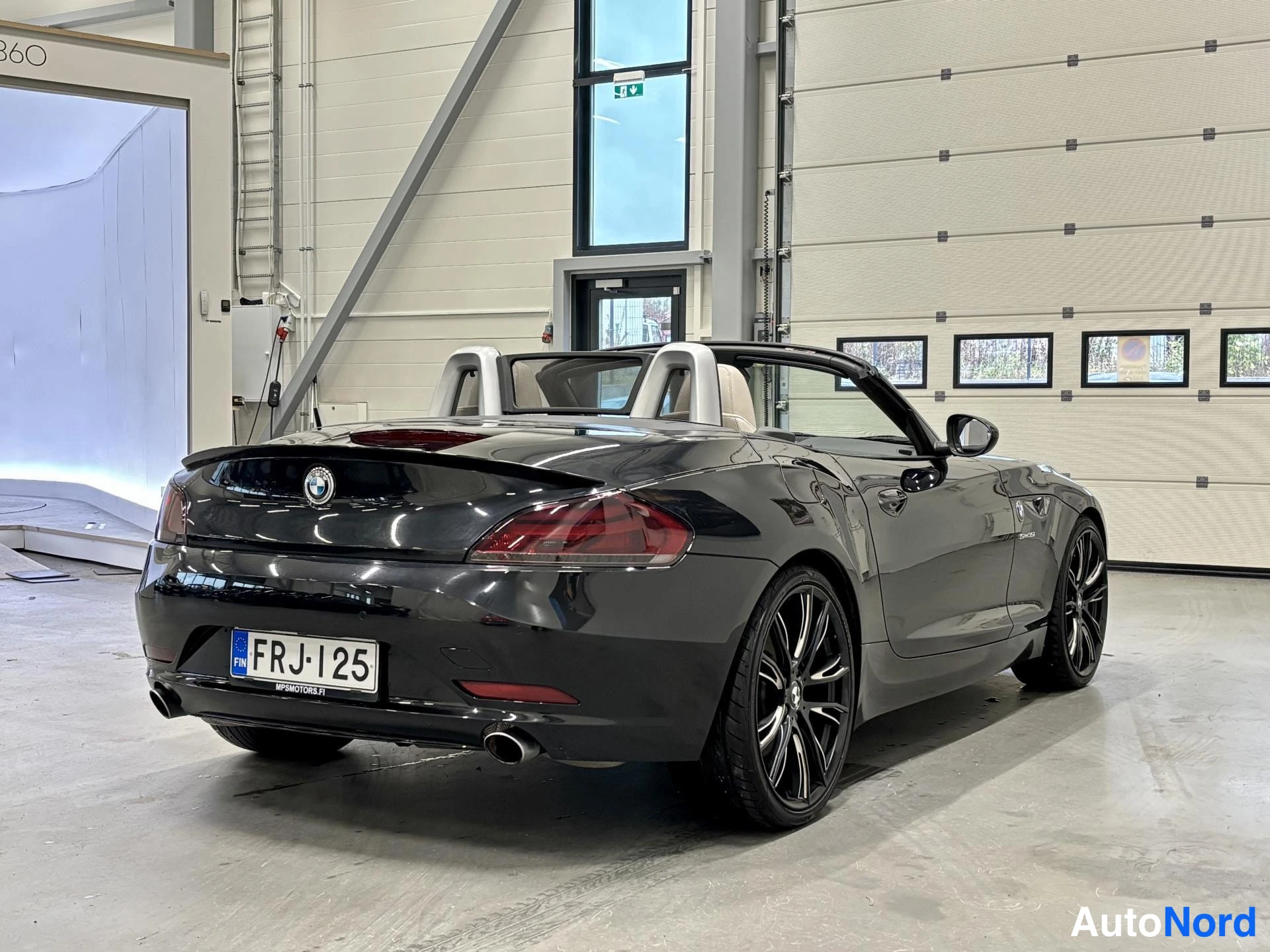 Musta BMW Z4 35i 2010, takaviisto, kuva 11