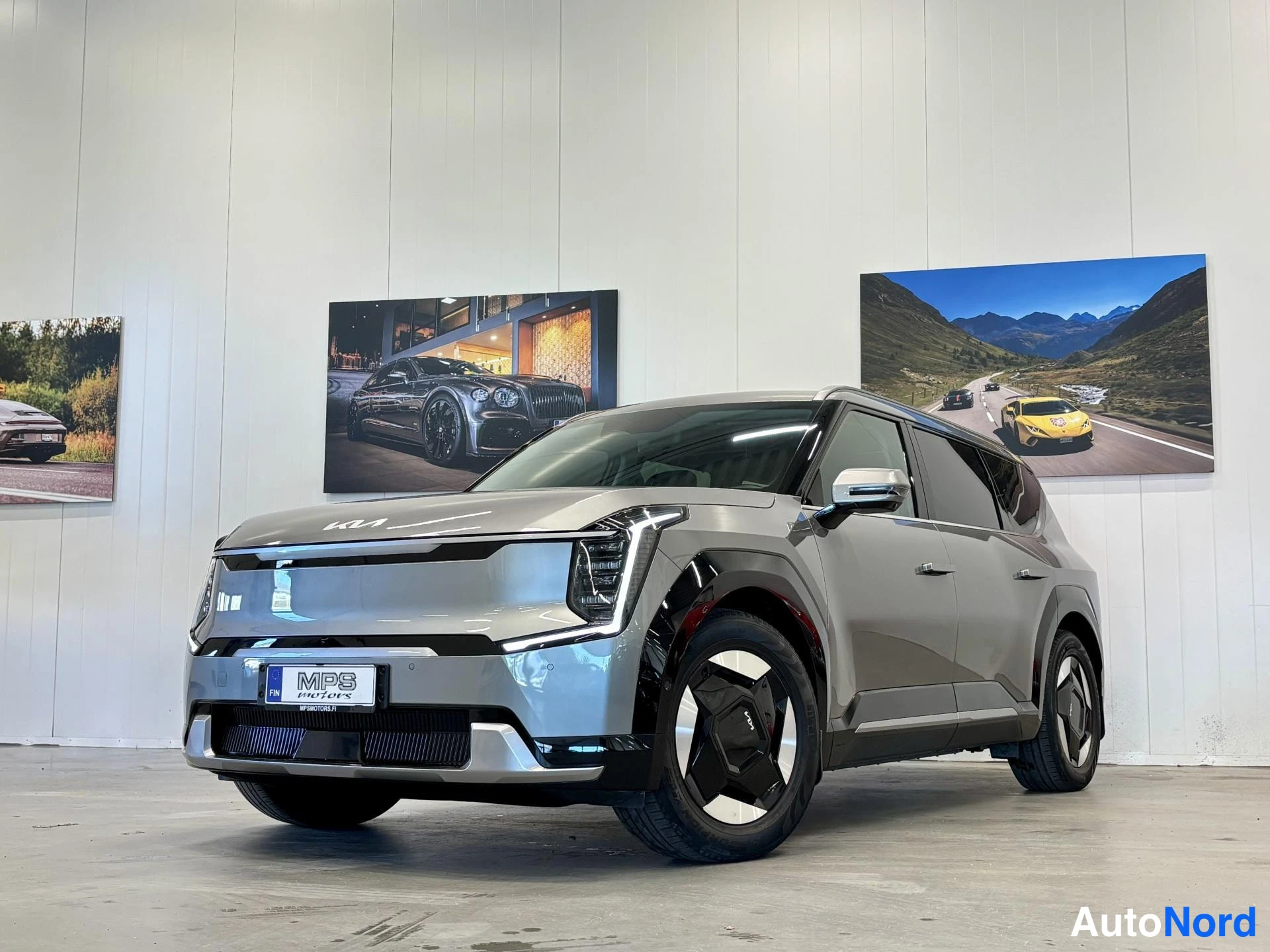 Harmaa Kia EV9 2024, etuviisto, keula vasemmalle, kuva 2