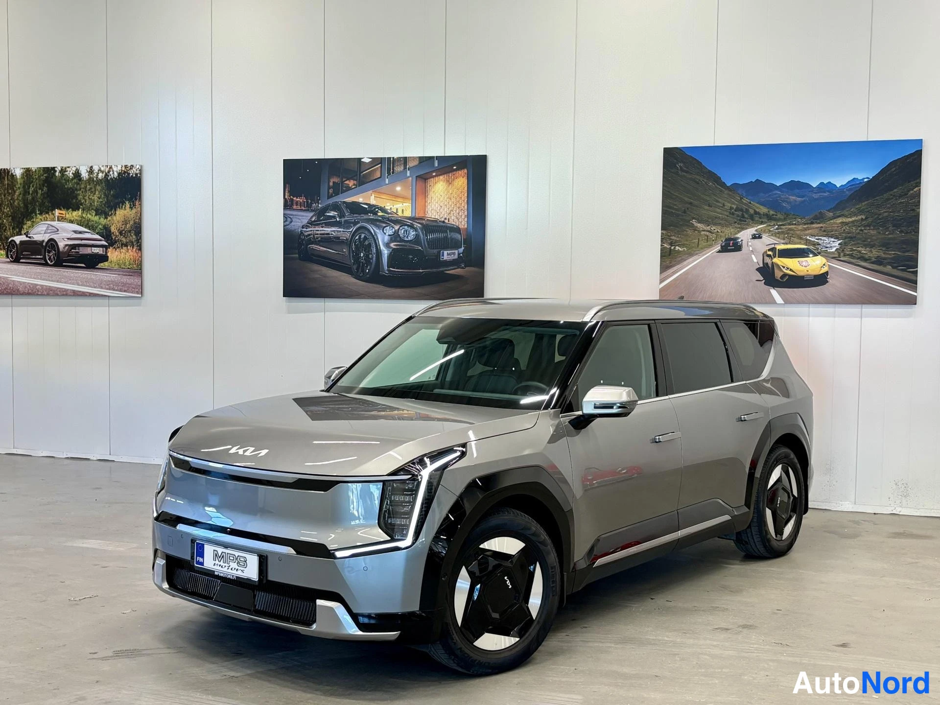 Harmaa Kia EV9 2024, etuviisto, keula vasemmalle, kuva 3