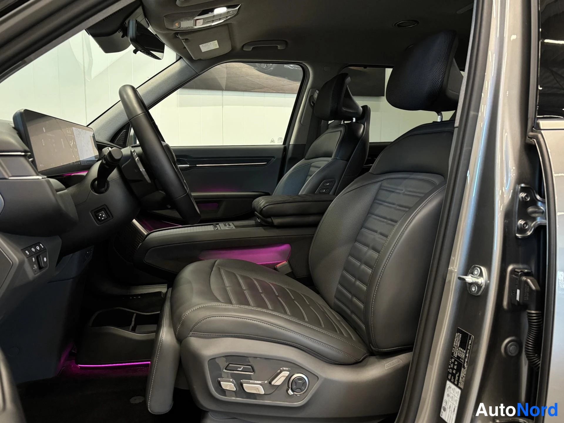 Harmaa Kia EV9 2024, etuistuimet, kuva 18