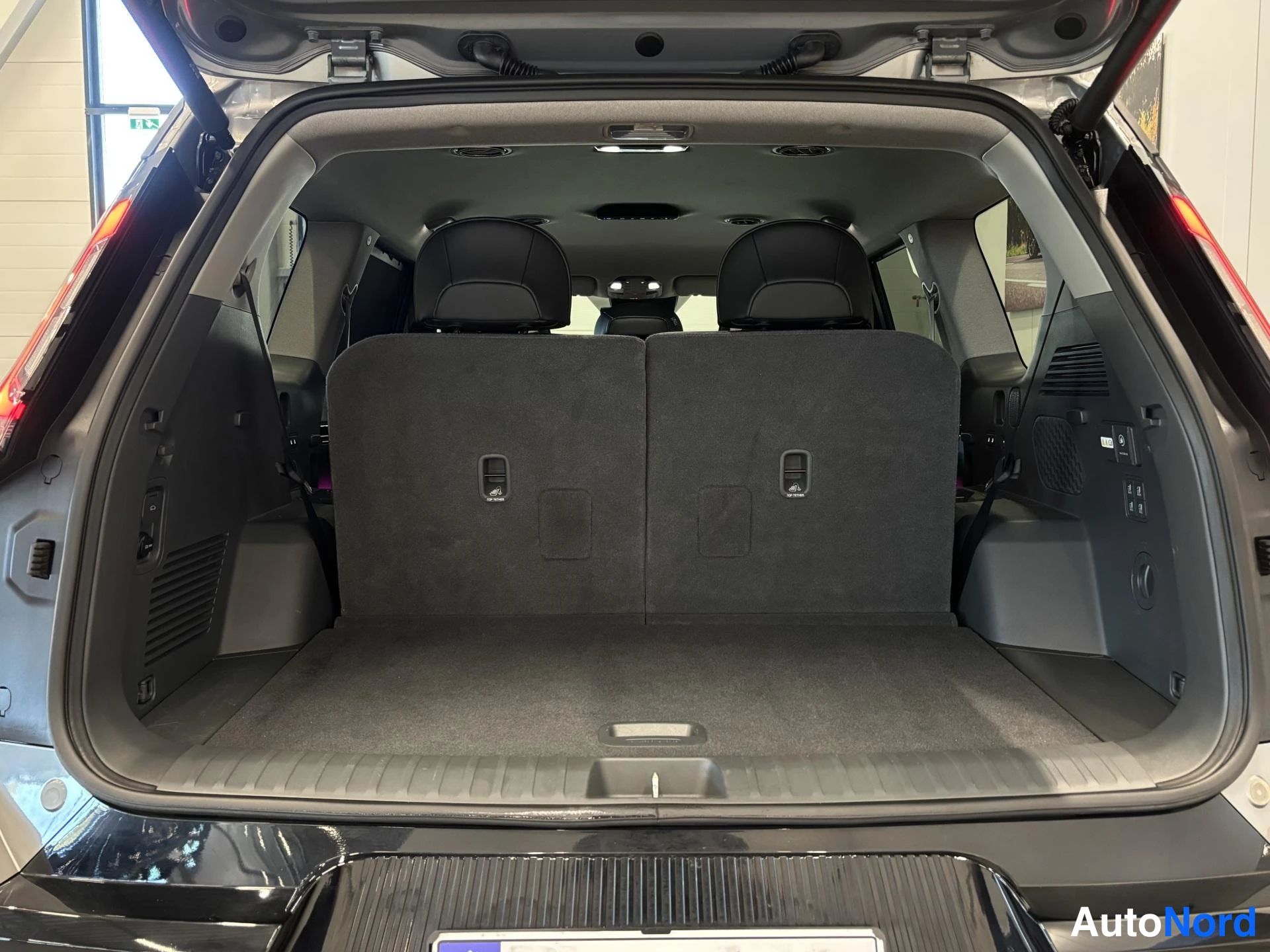 Harmaa Kia EV9 2024, tavaratila, kuva 21