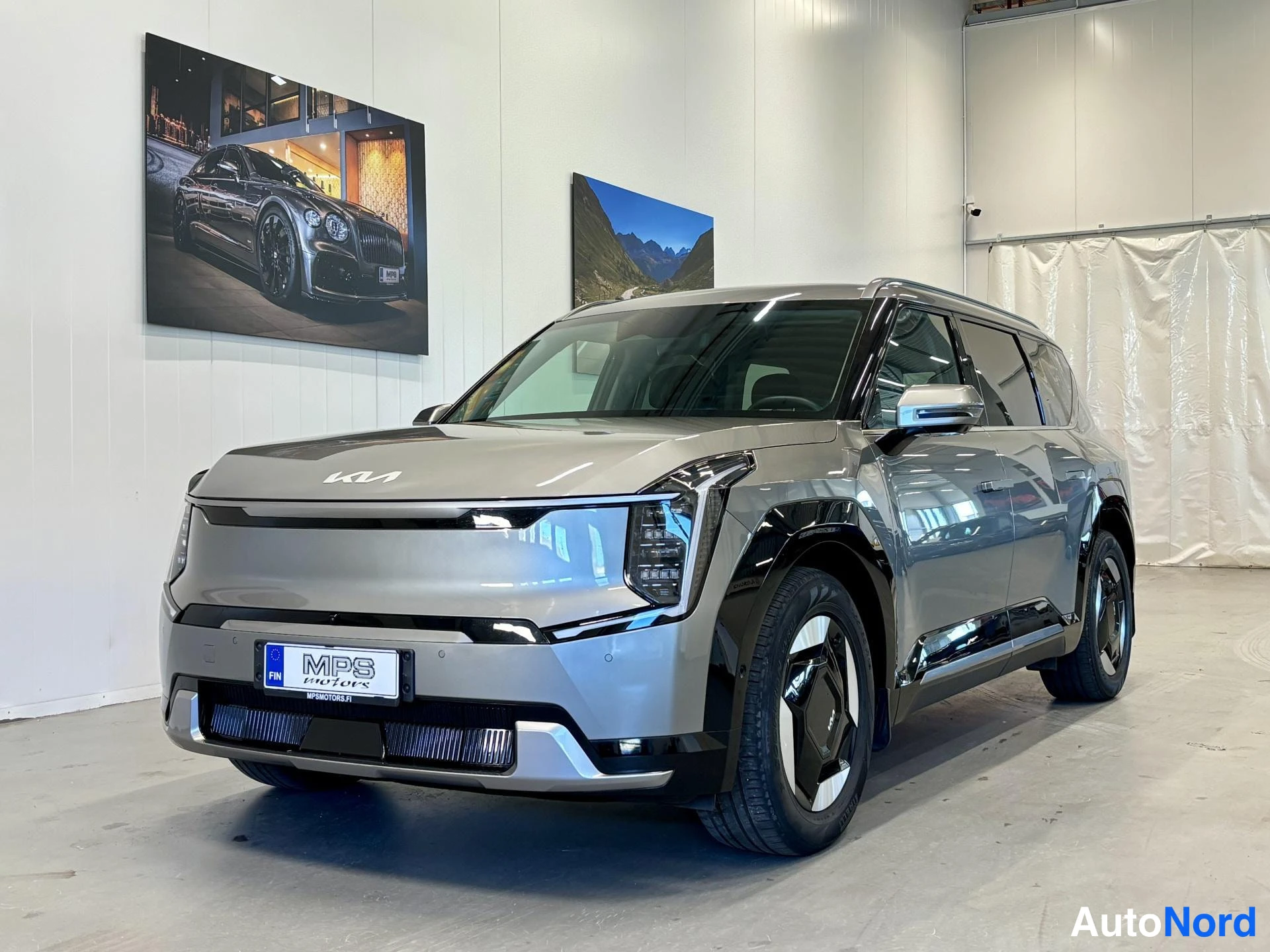 Harmaa Kia EV9 2024, etuviisto, keula vasemmalle, kuva 5