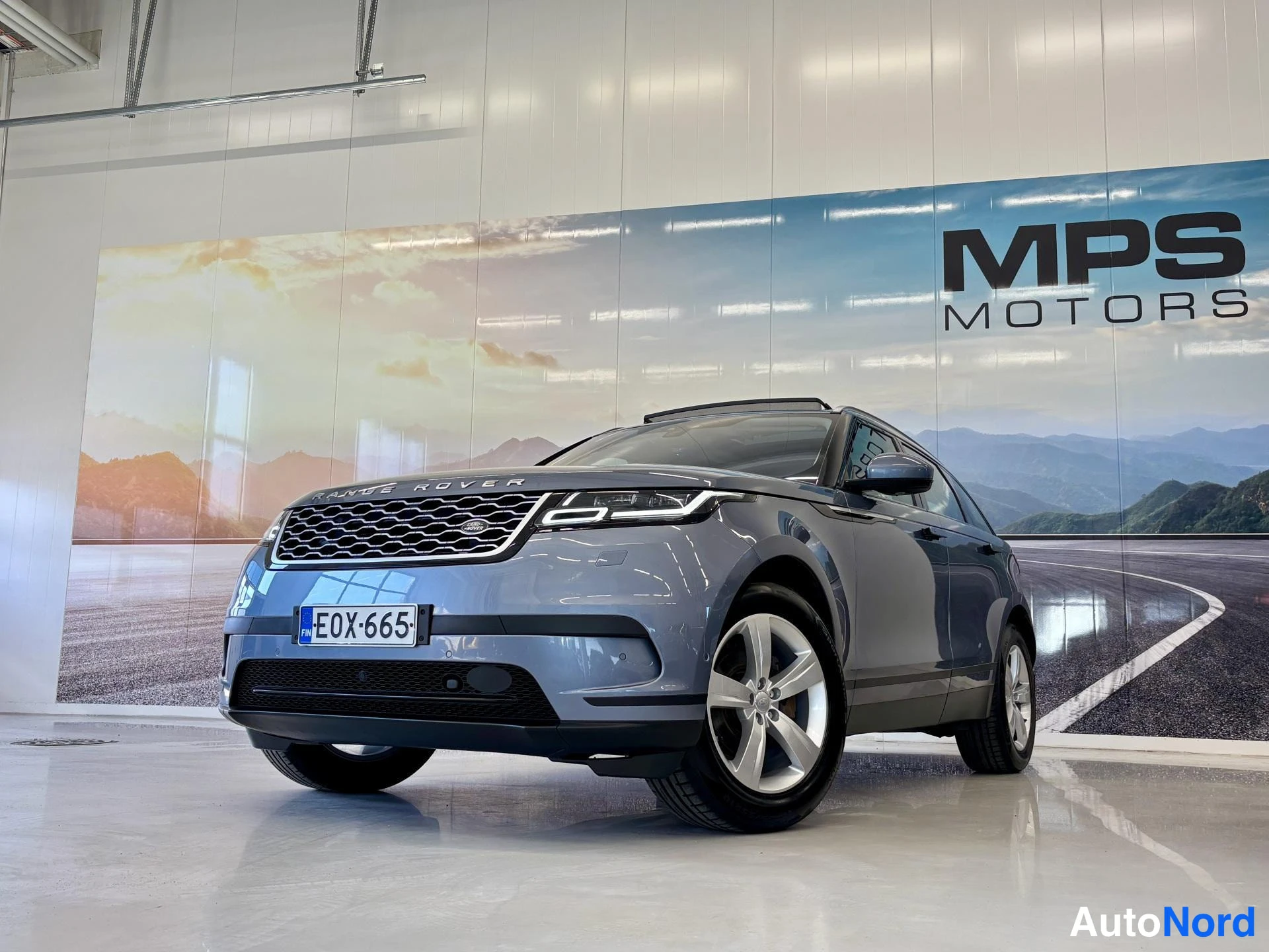 Harmaa Land Rover Range Rover 2018, etuviisto, keula vasemmalle, kuva 2