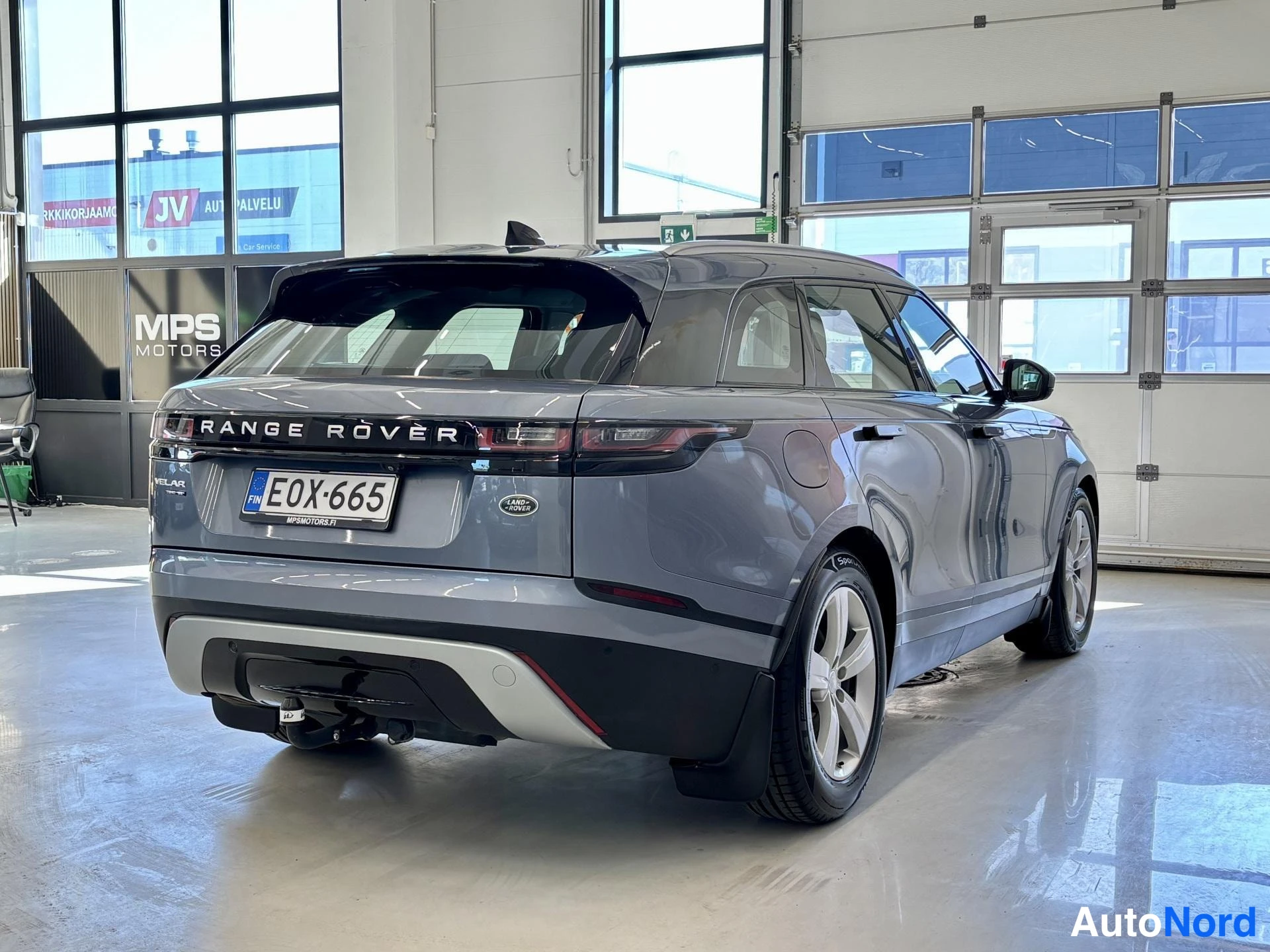 Harmaa Land Rover Range Rover 2018, takaviisto, kuva 10