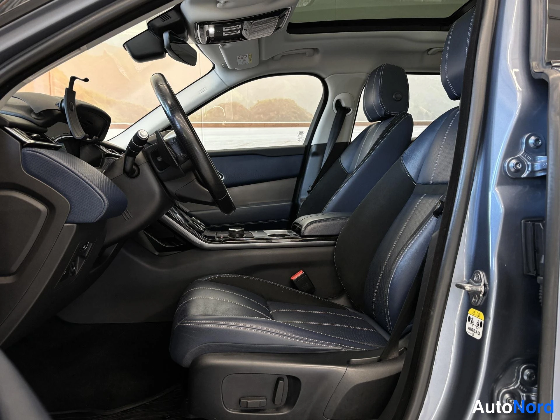 Harmaa Land Rover Range Rover 2018, etuistuimet, kuva 16