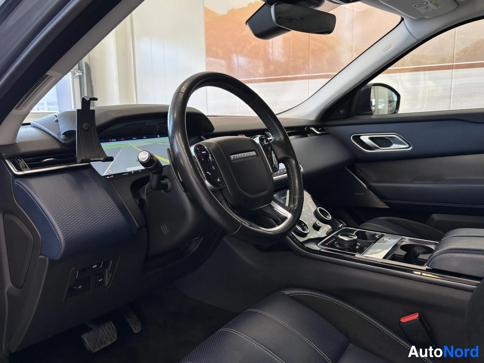 Harmaa Land Rover Range Rover 2018, ohjaamo, kuva 12