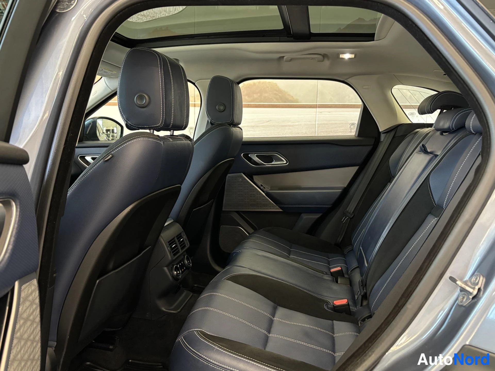 Harmaa Land Rover Range Rover 2018, takaistuimet, kuva 17