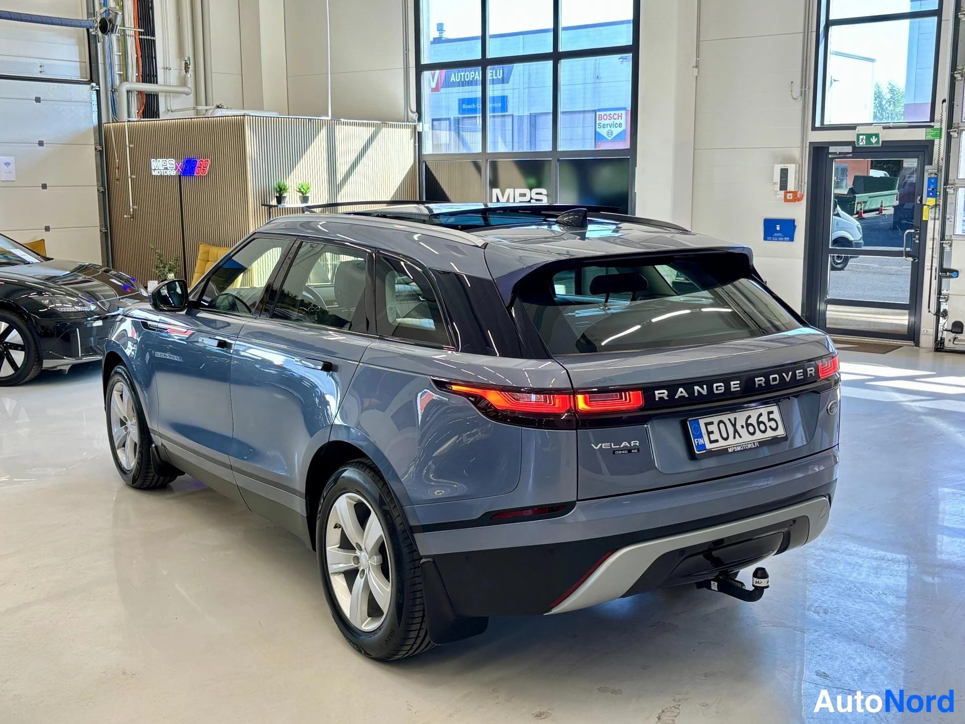 Harmaa Land Rover Range Rover 2018, takaviisto, kuva 9