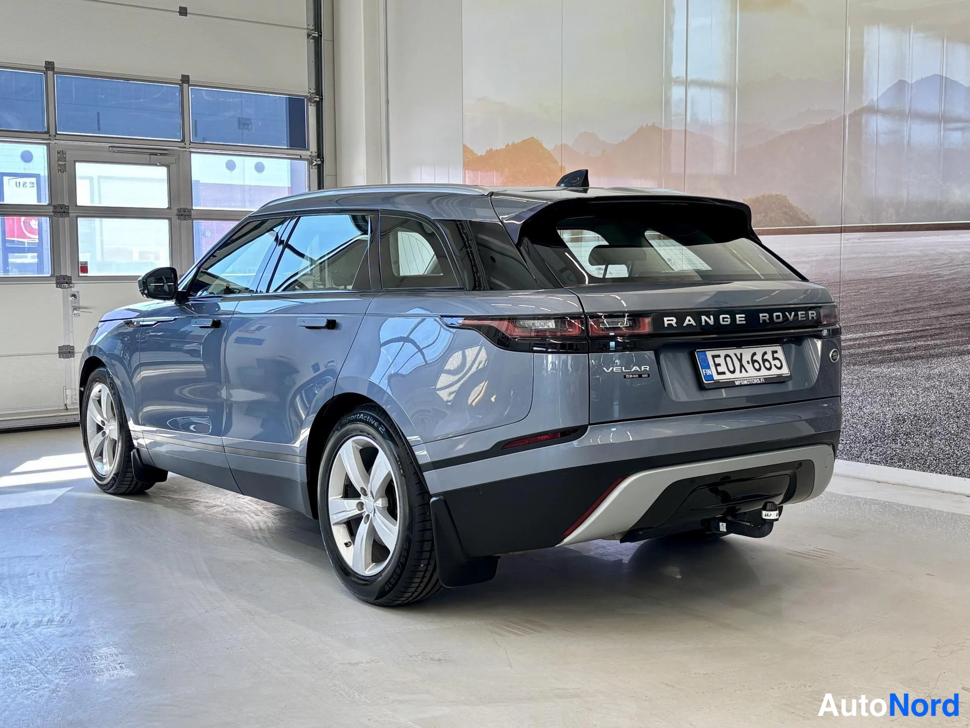 Harmaa Land Rover Range Rover 2018, takaviisto, kuva 11