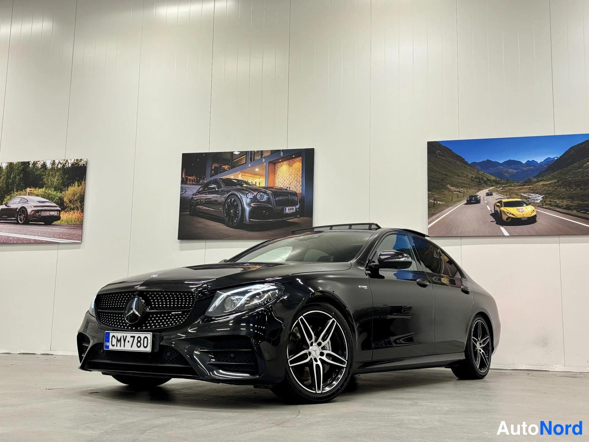 Musta Mercedes-Benz E 43 2018, etuviisto, keula vasemmalle, kuva 2