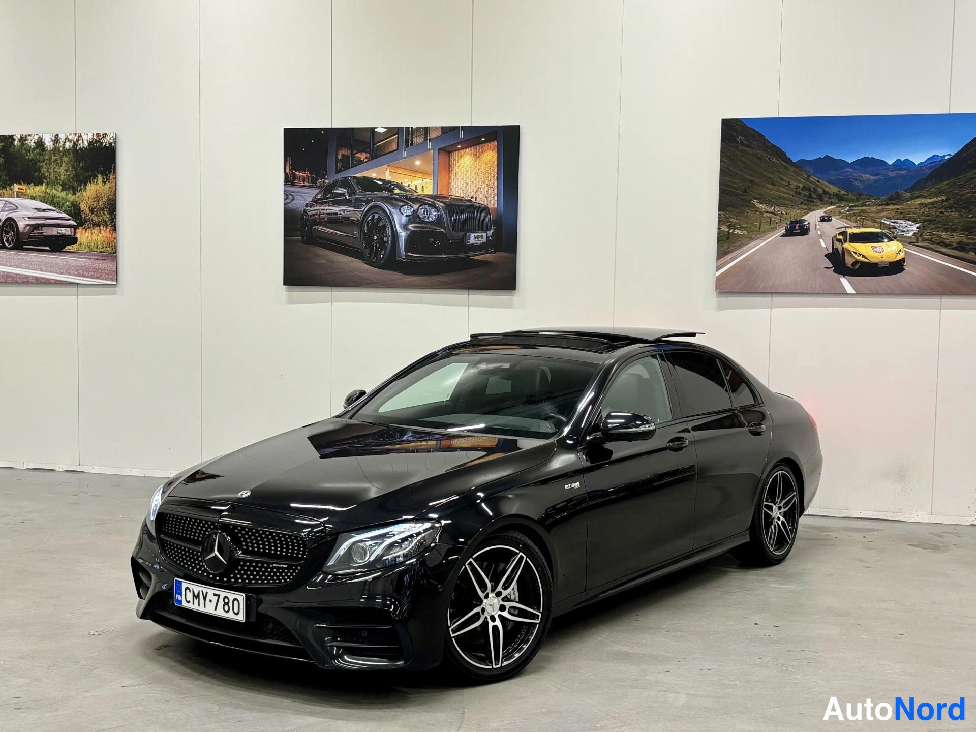 Musta Mercedes-Benz E 43 2018, etuviisto, keula vasemmalle, kuva 3