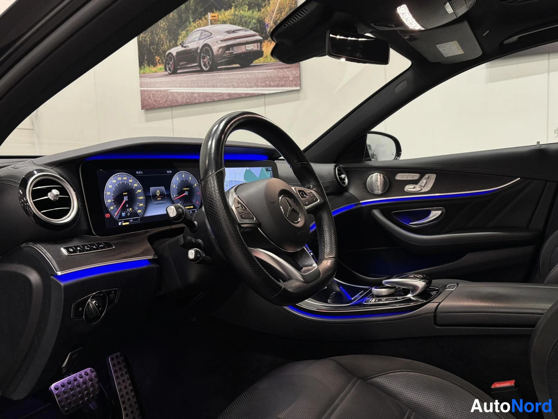 Musta Mercedes-Benz E 43 2018, ohjaamo, kuva 10