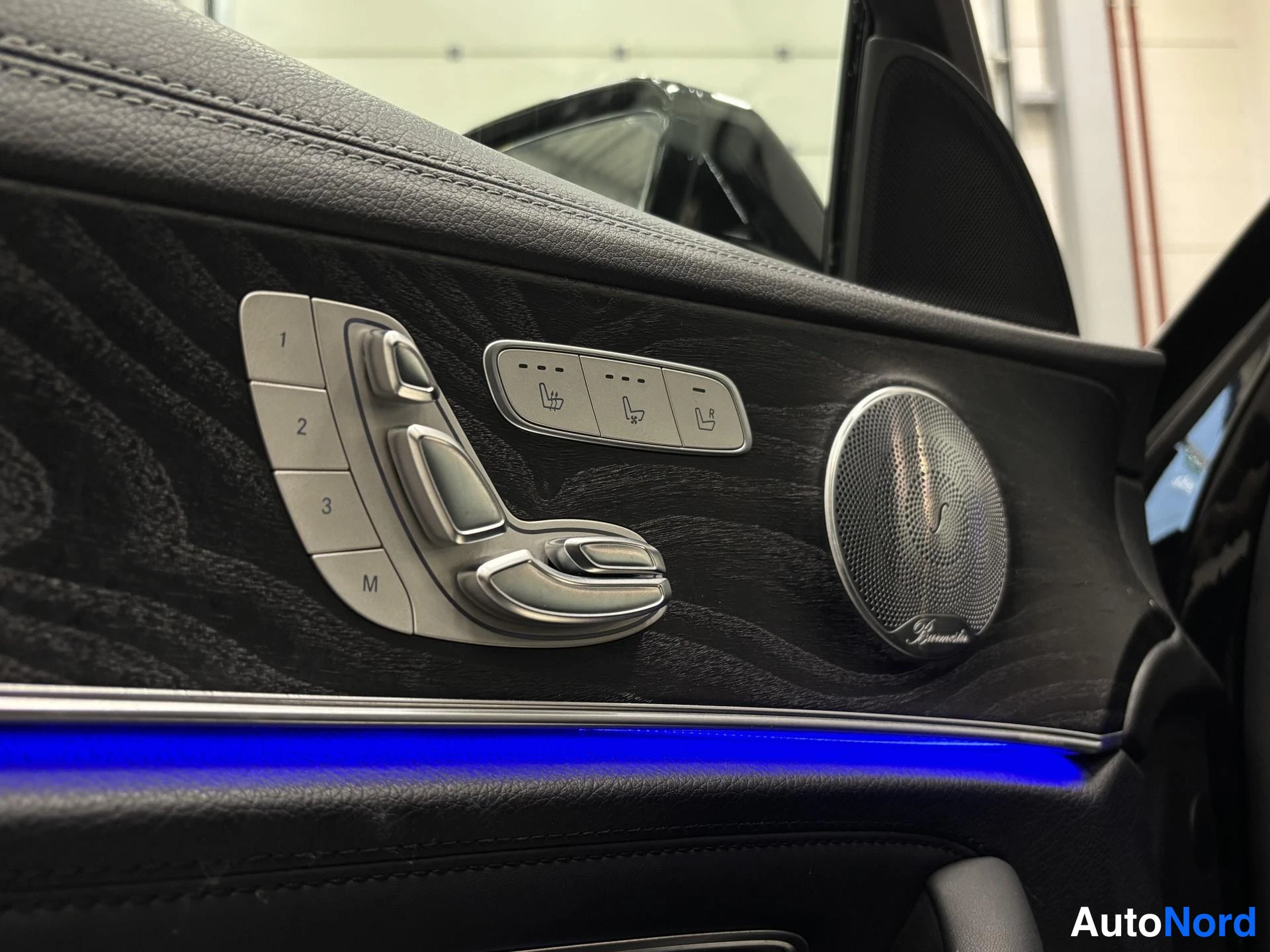 Musta Mercedes-Benz E 43 2018, yksityiskohta, kuva 16