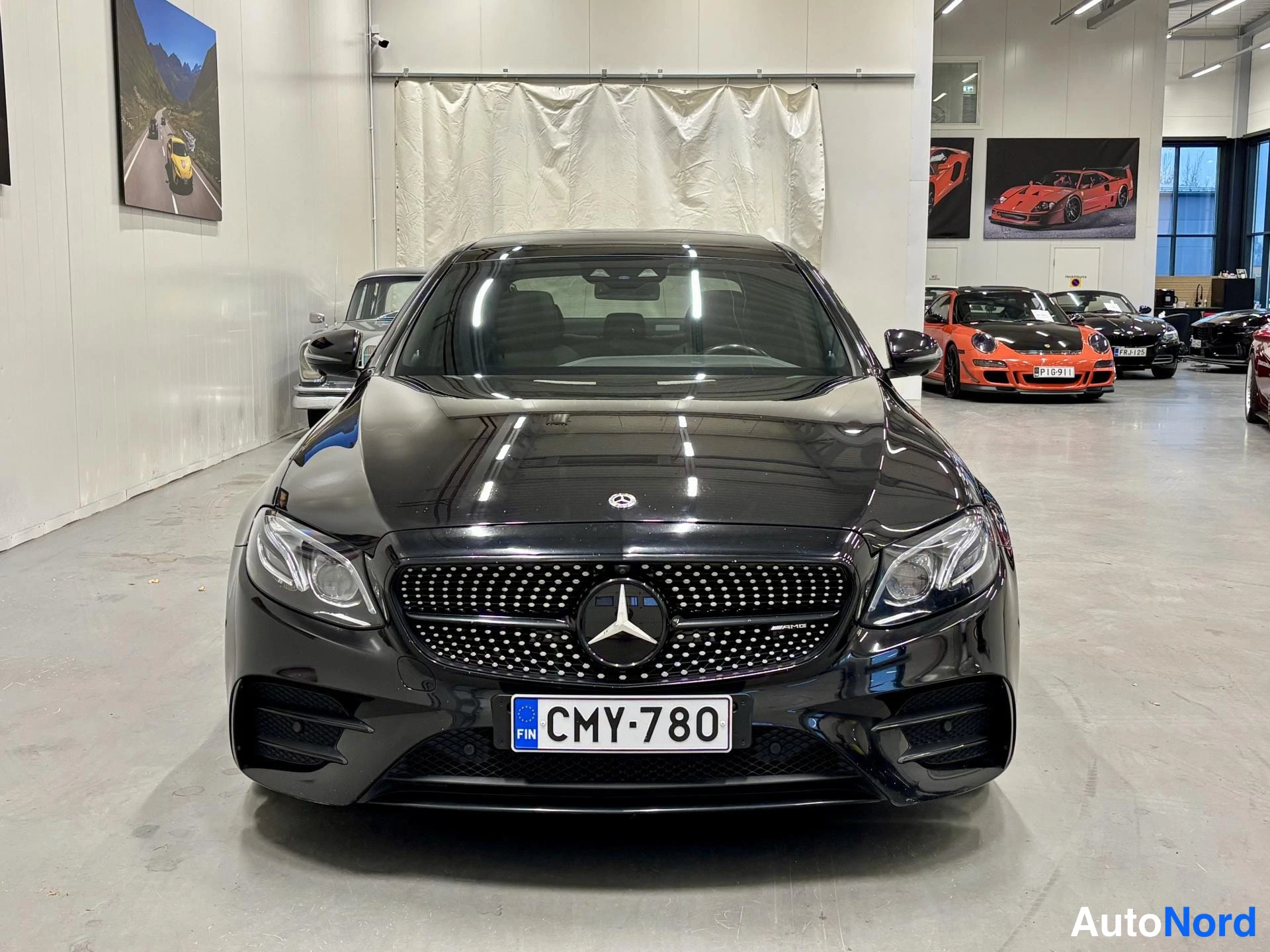 Musta Mercedes-Benz E 43 2018, edestä, kuva 7