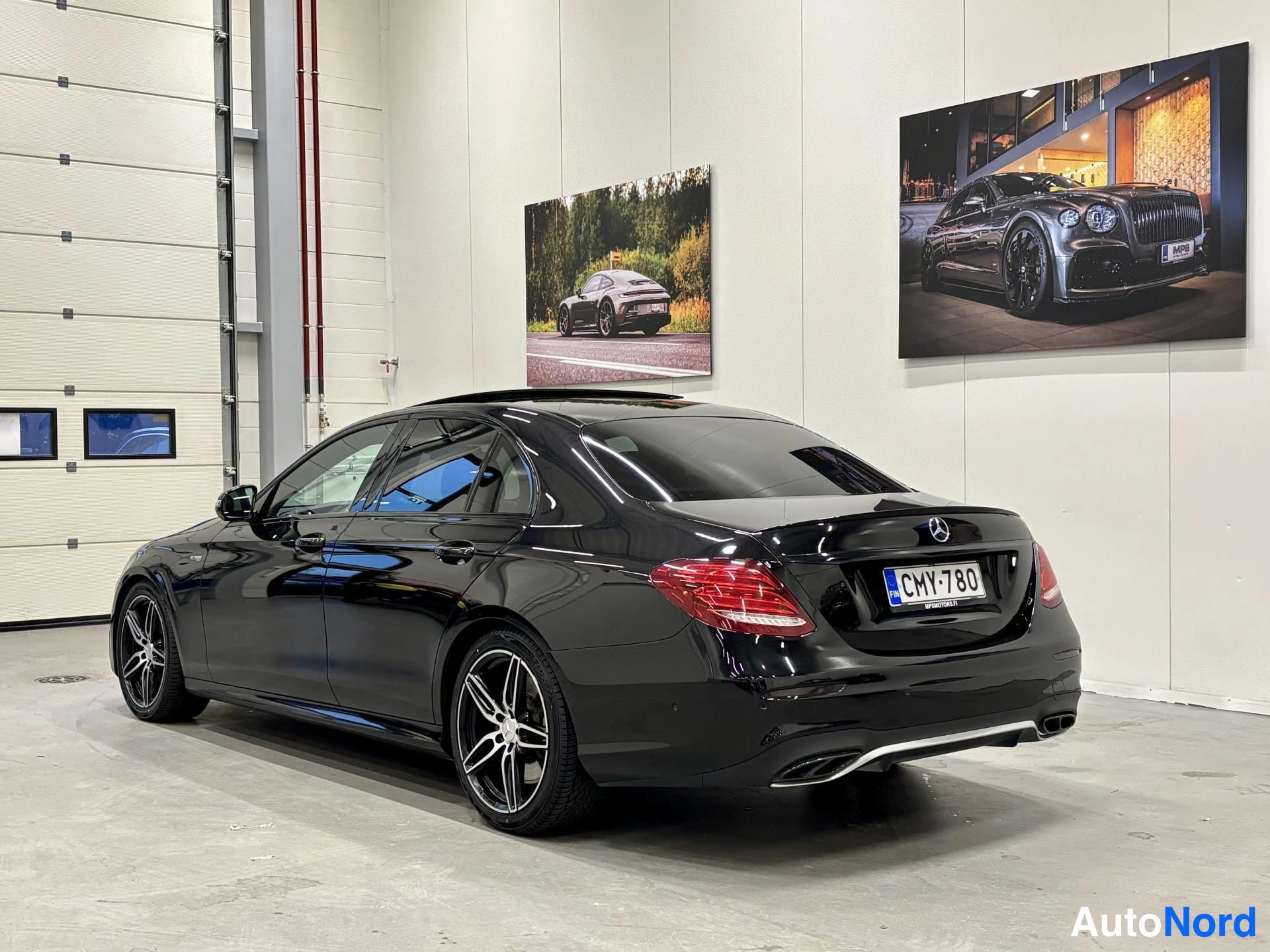 Musta Mercedes-Benz E 43 2018, takaviisto, kuva 8