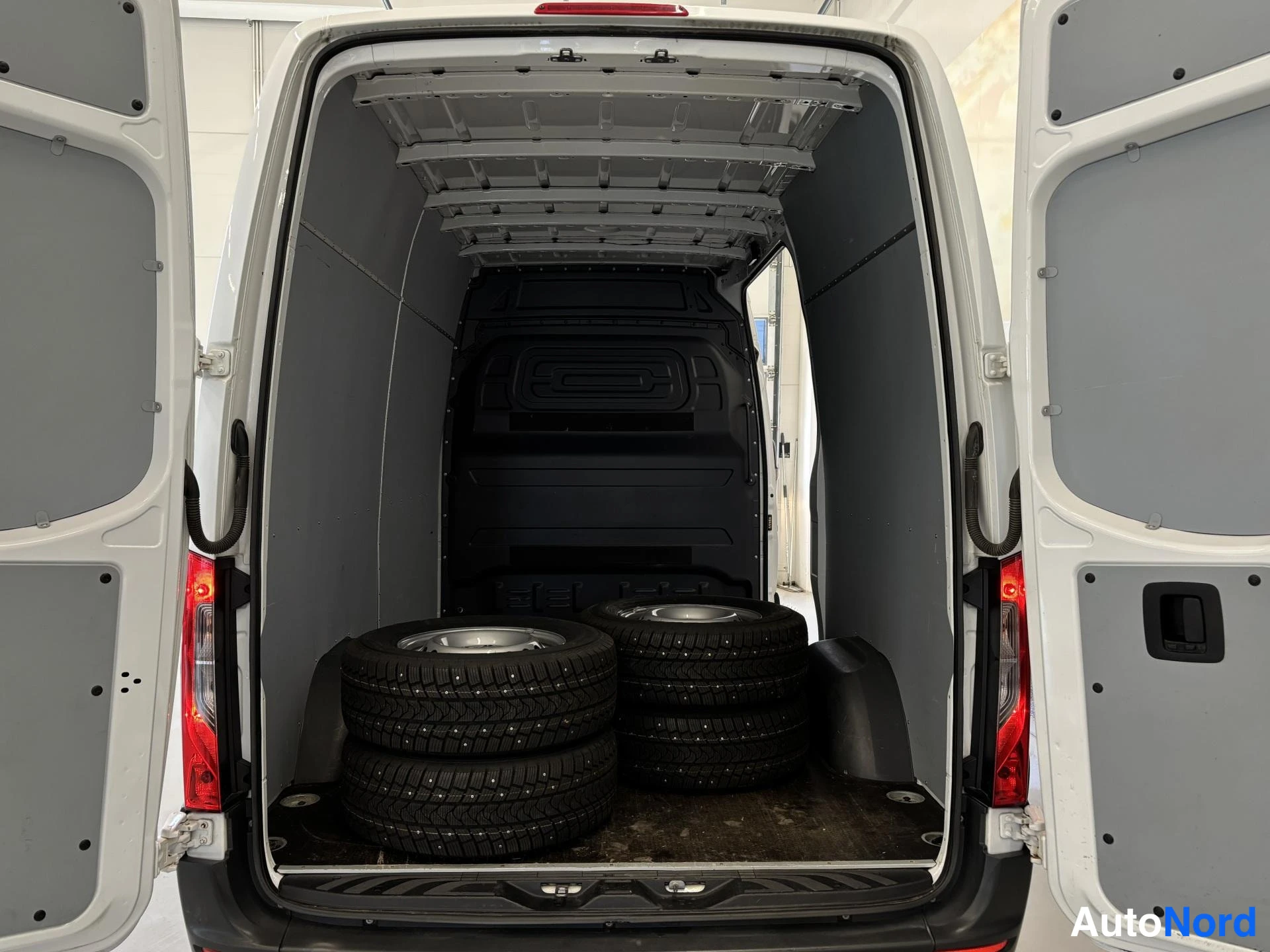 Valkoinen Mercedes-Benz Sprinter 319 CDI 2018, takaa, kuva 12